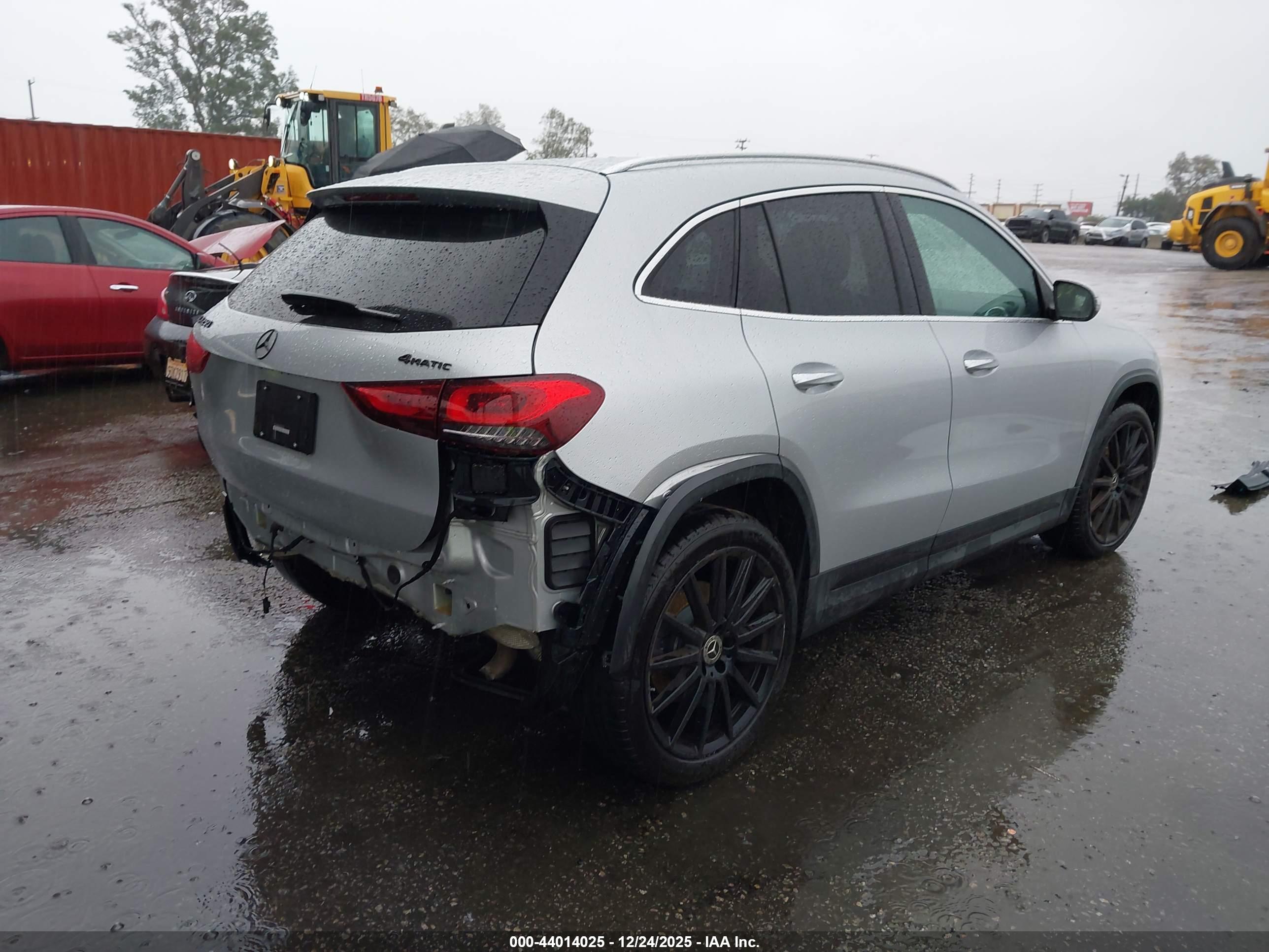 MERCEDES-BENZ GLA image 4