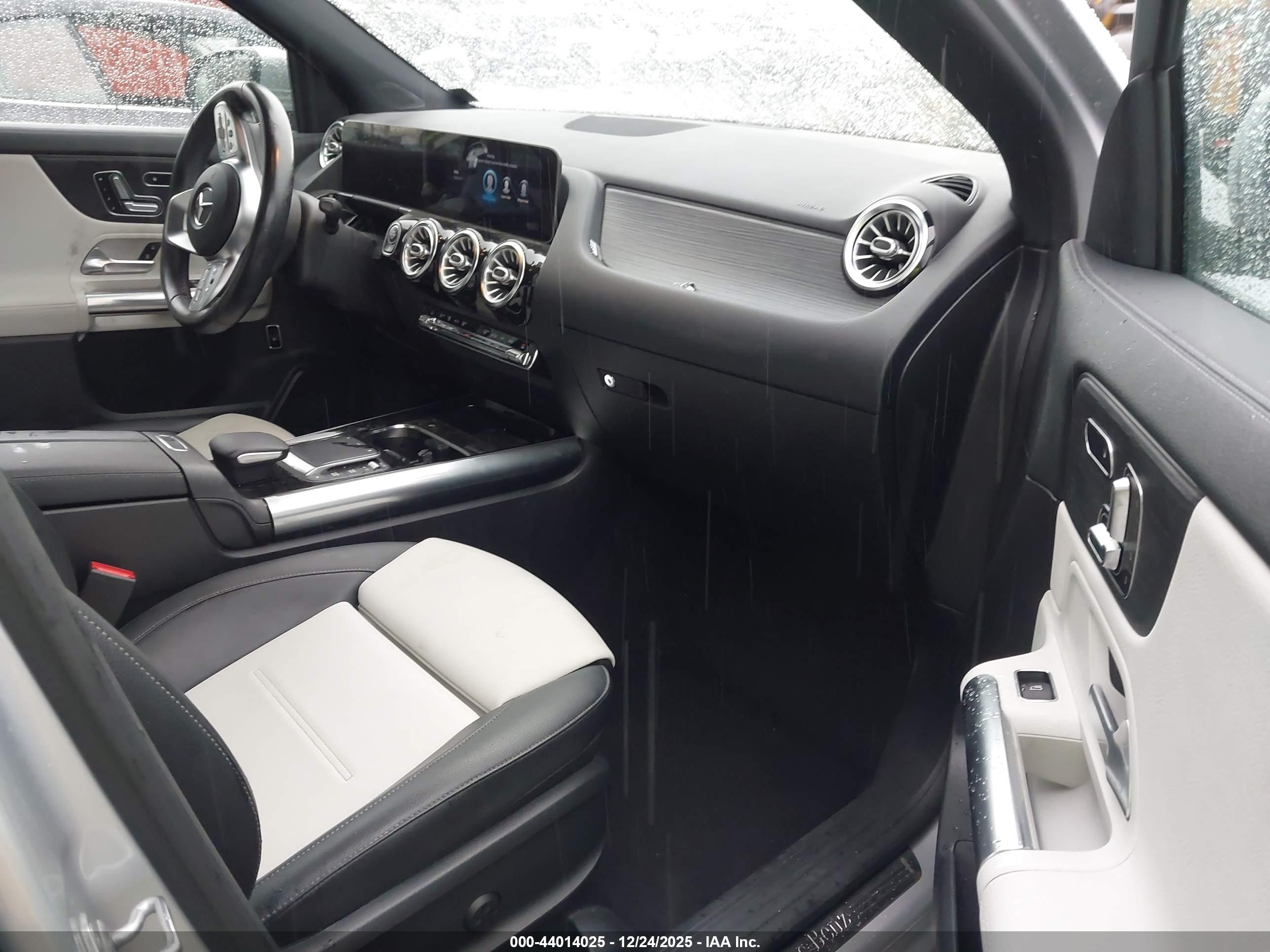 MERCEDES-BENZ GLA image 5