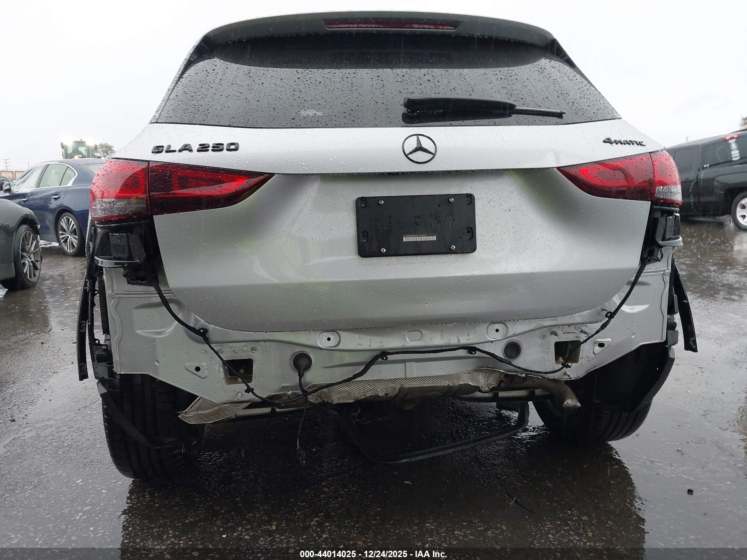 MERCEDES-BENZ GLA image 6