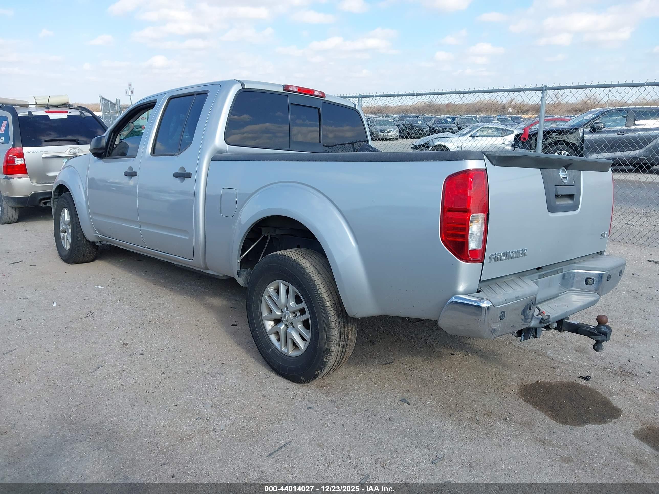 NISSAN FRONTIER image 3