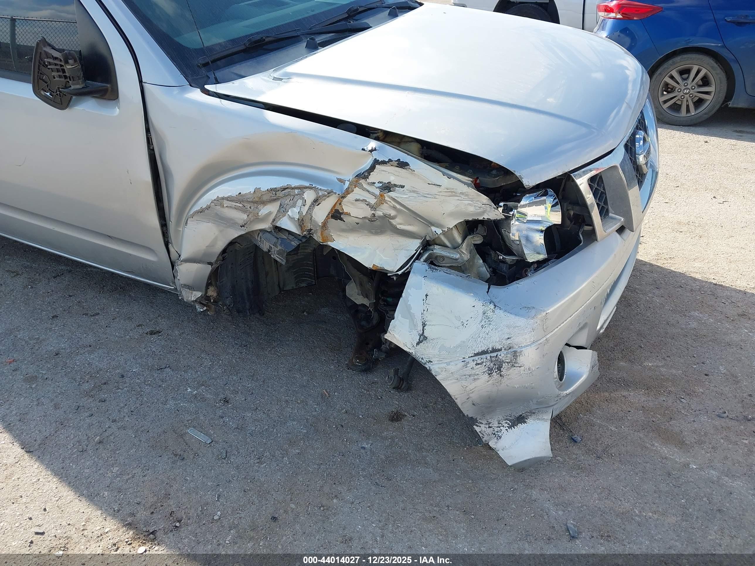 NISSAN FRONTIER image 6