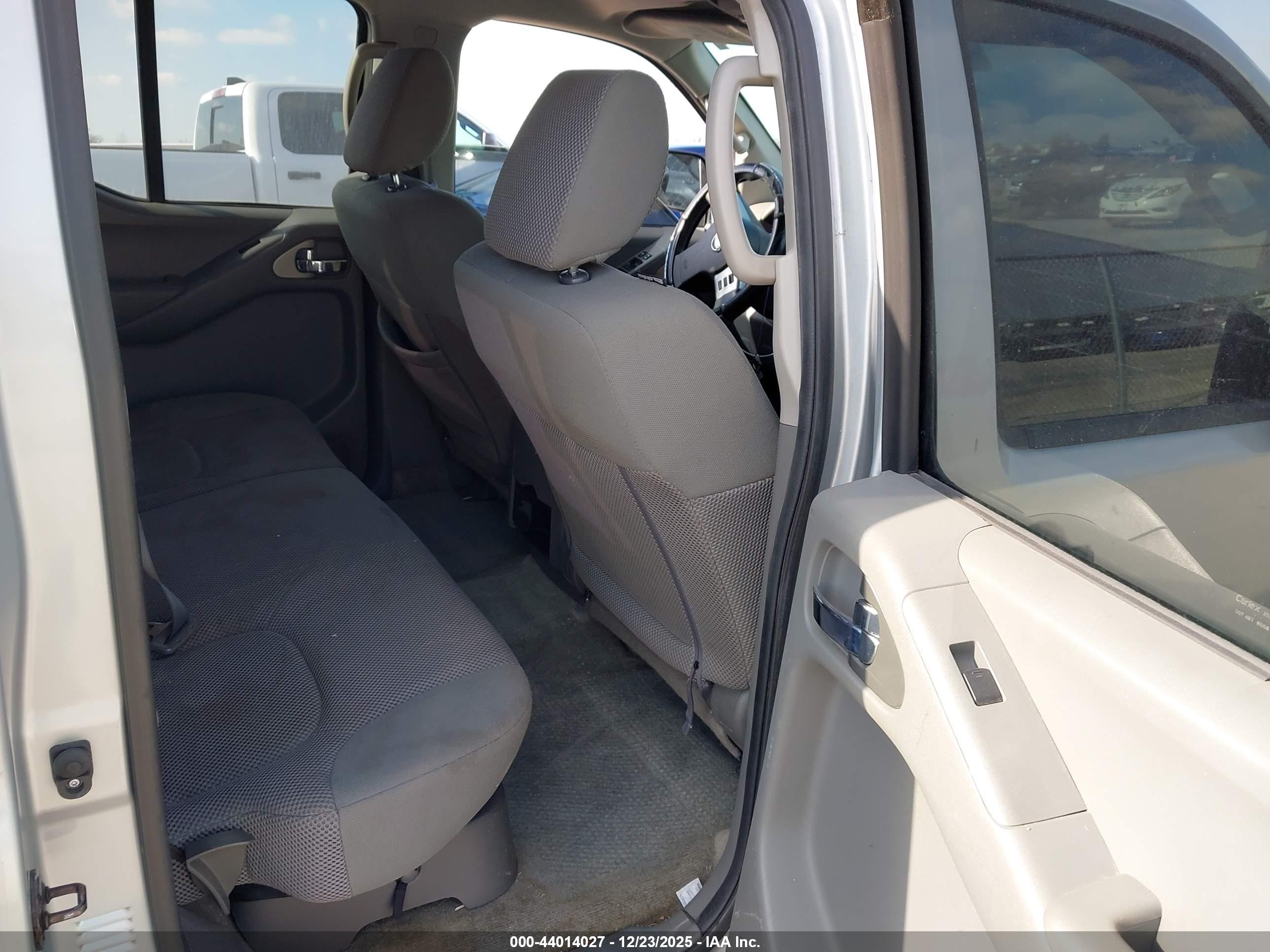 NISSAN FRONTIER image 8