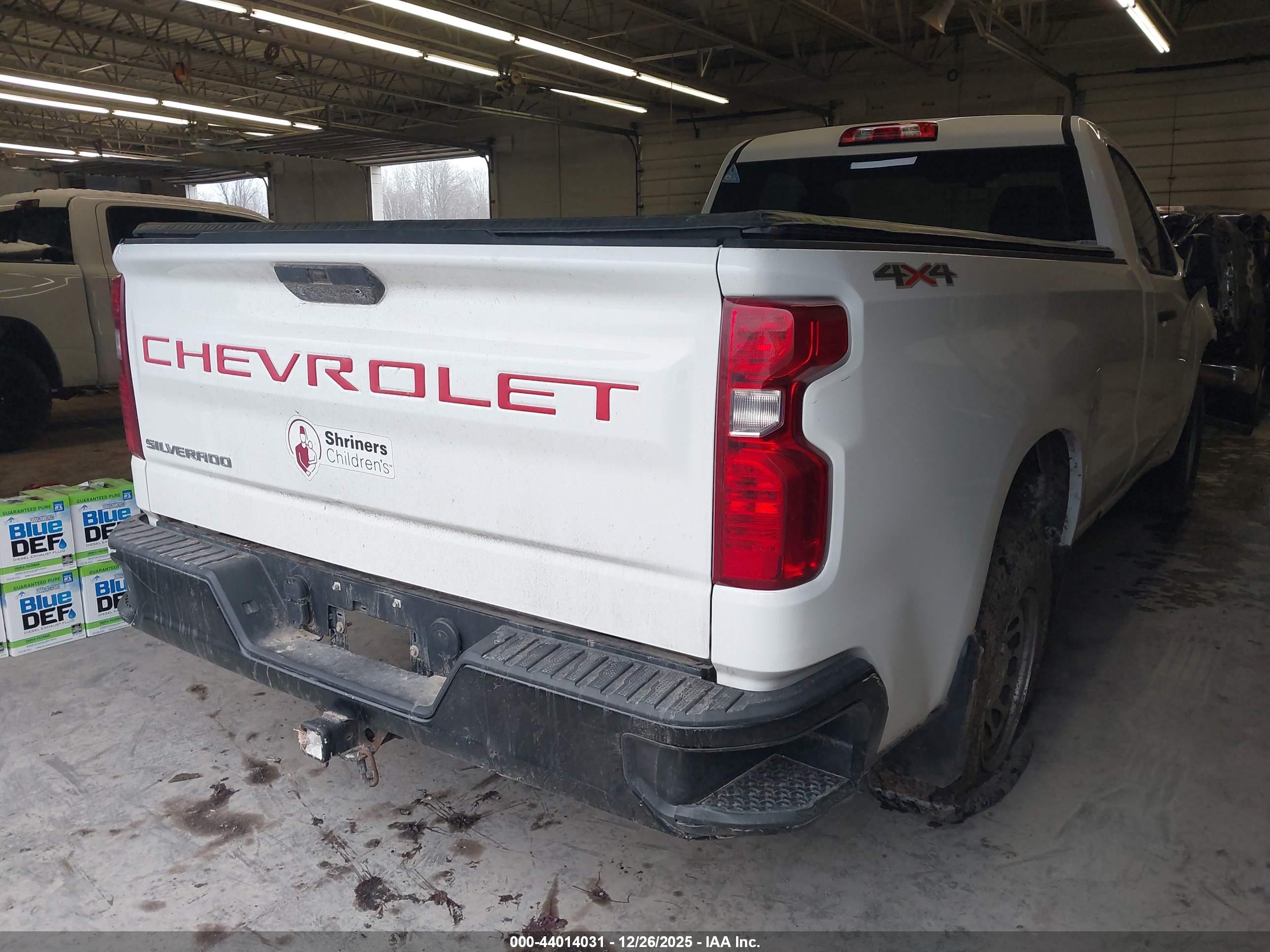 CHEVROLET SILVERADO image 4