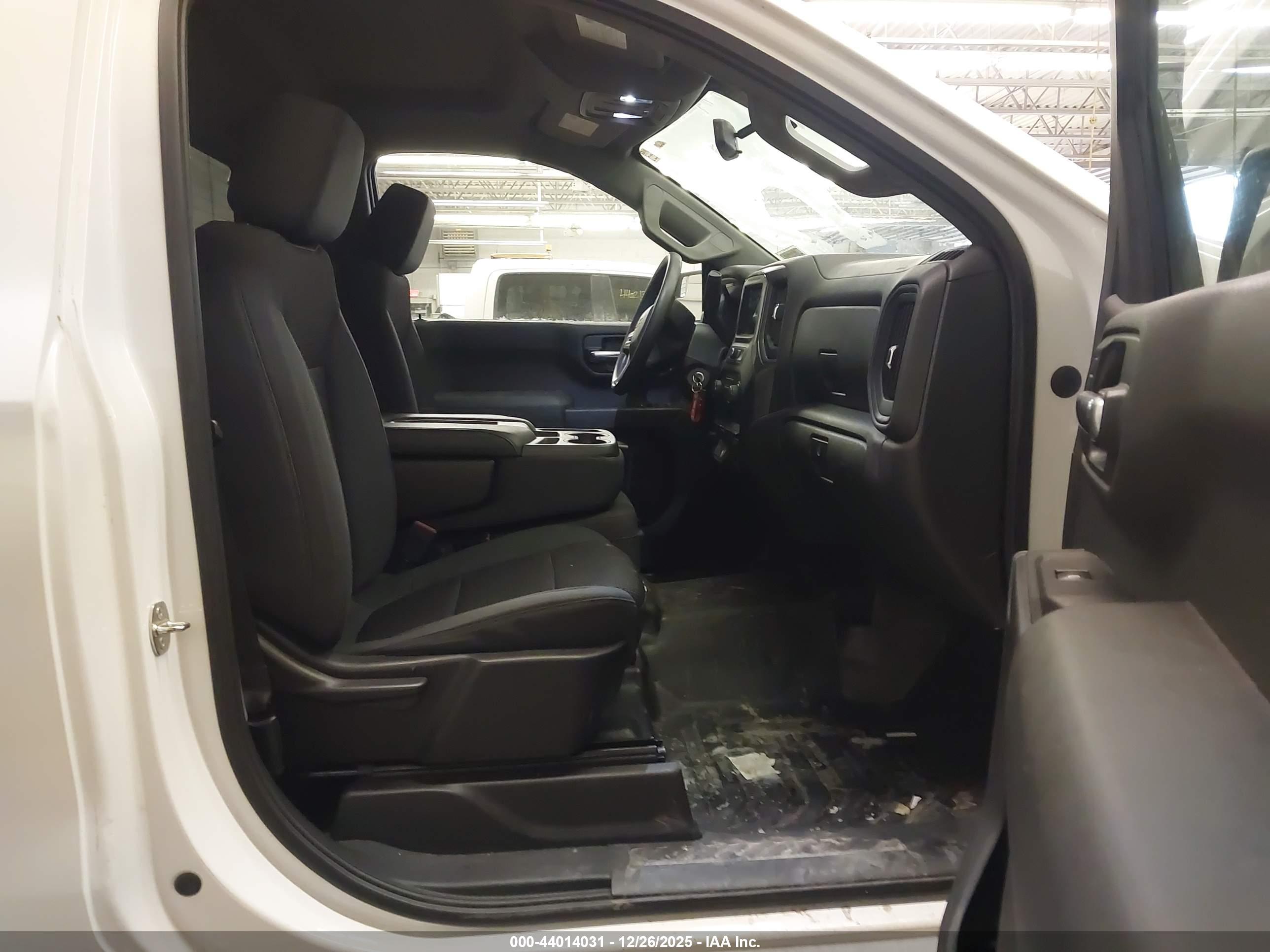 CHEVROLET SILVERADO image 5