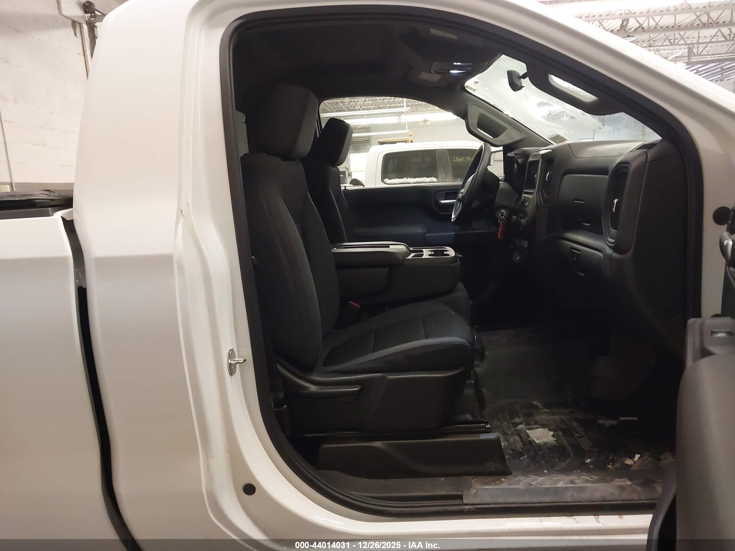 CHEVROLET SILVERADO image 8