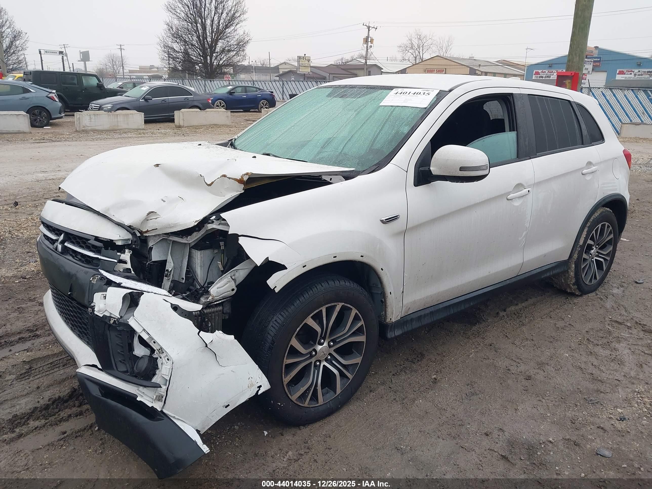 MITSUBISHI OUTLANDER image 2