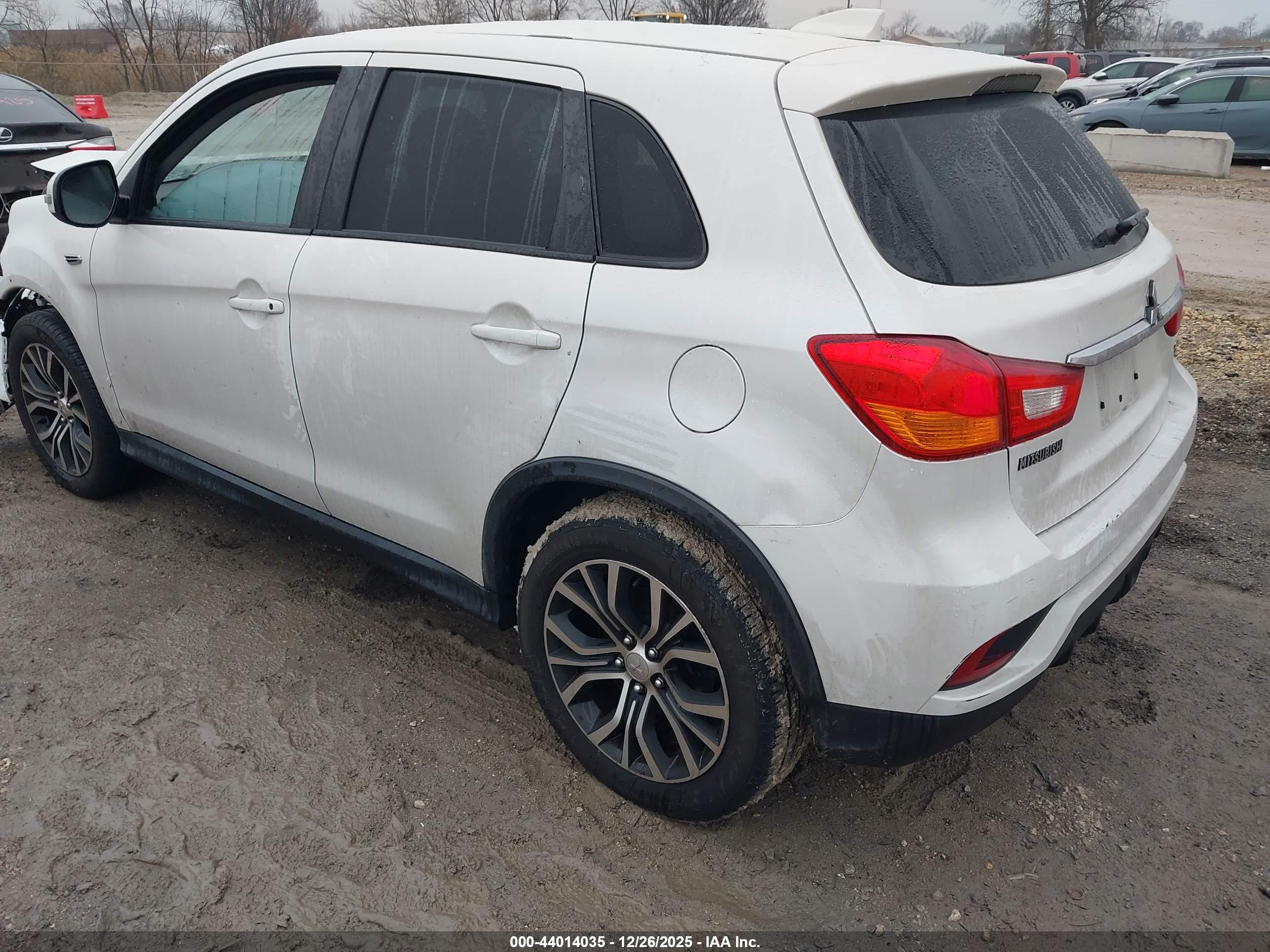 MITSUBISHI OUTLANDER image 3