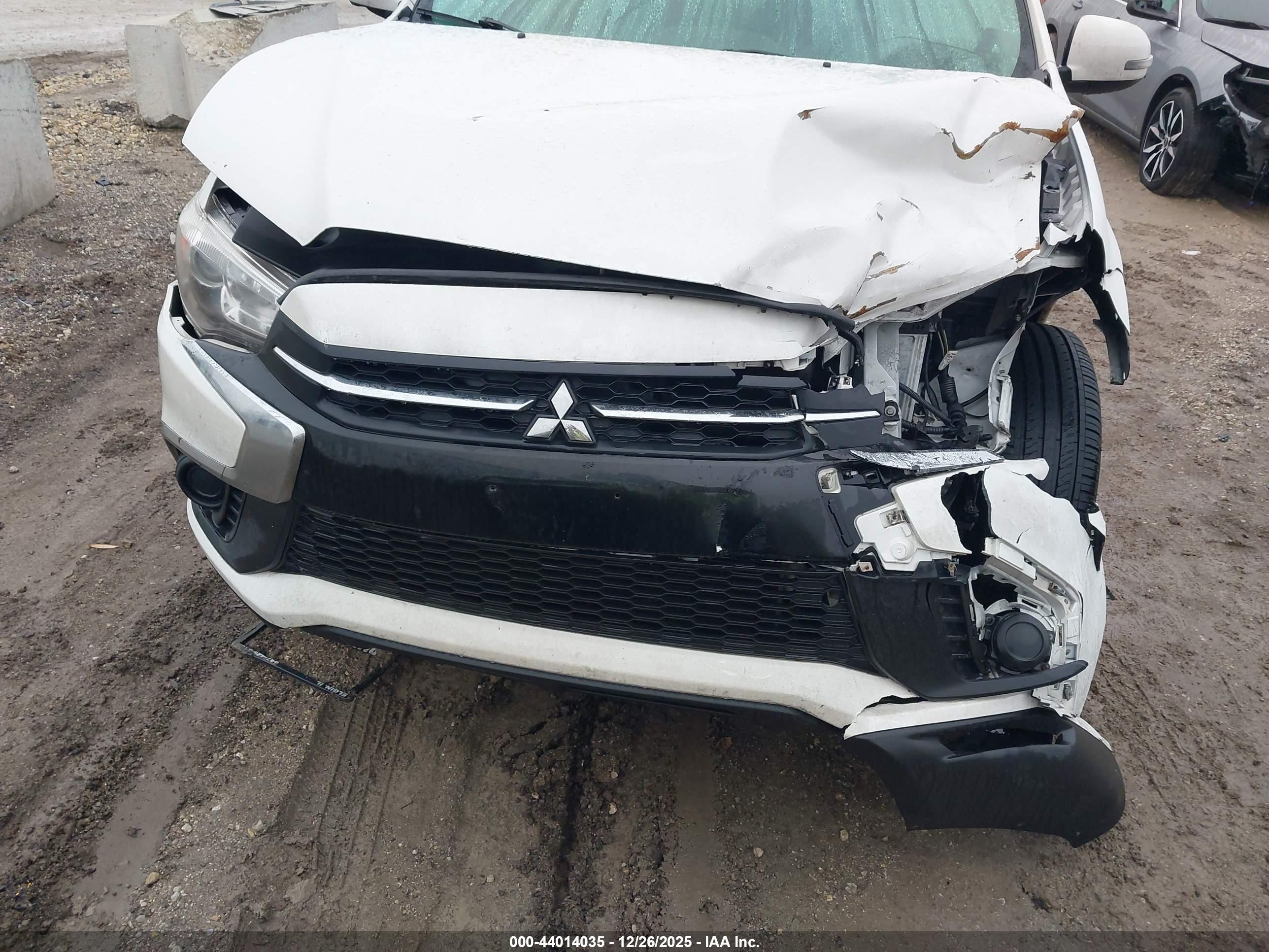 MITSUBISHI OUTLANDER image 6