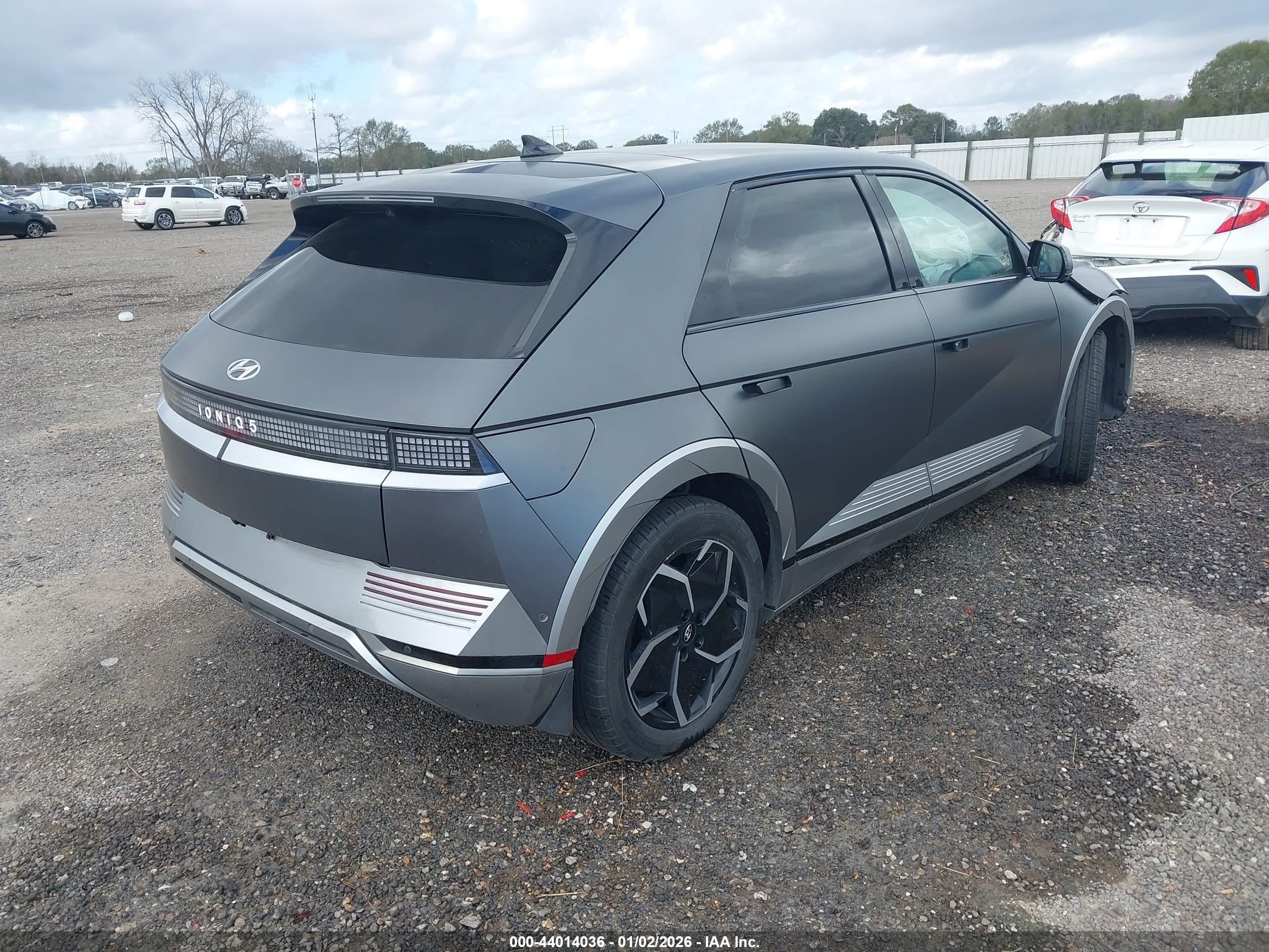 HYUNDAI IONIQ image 4