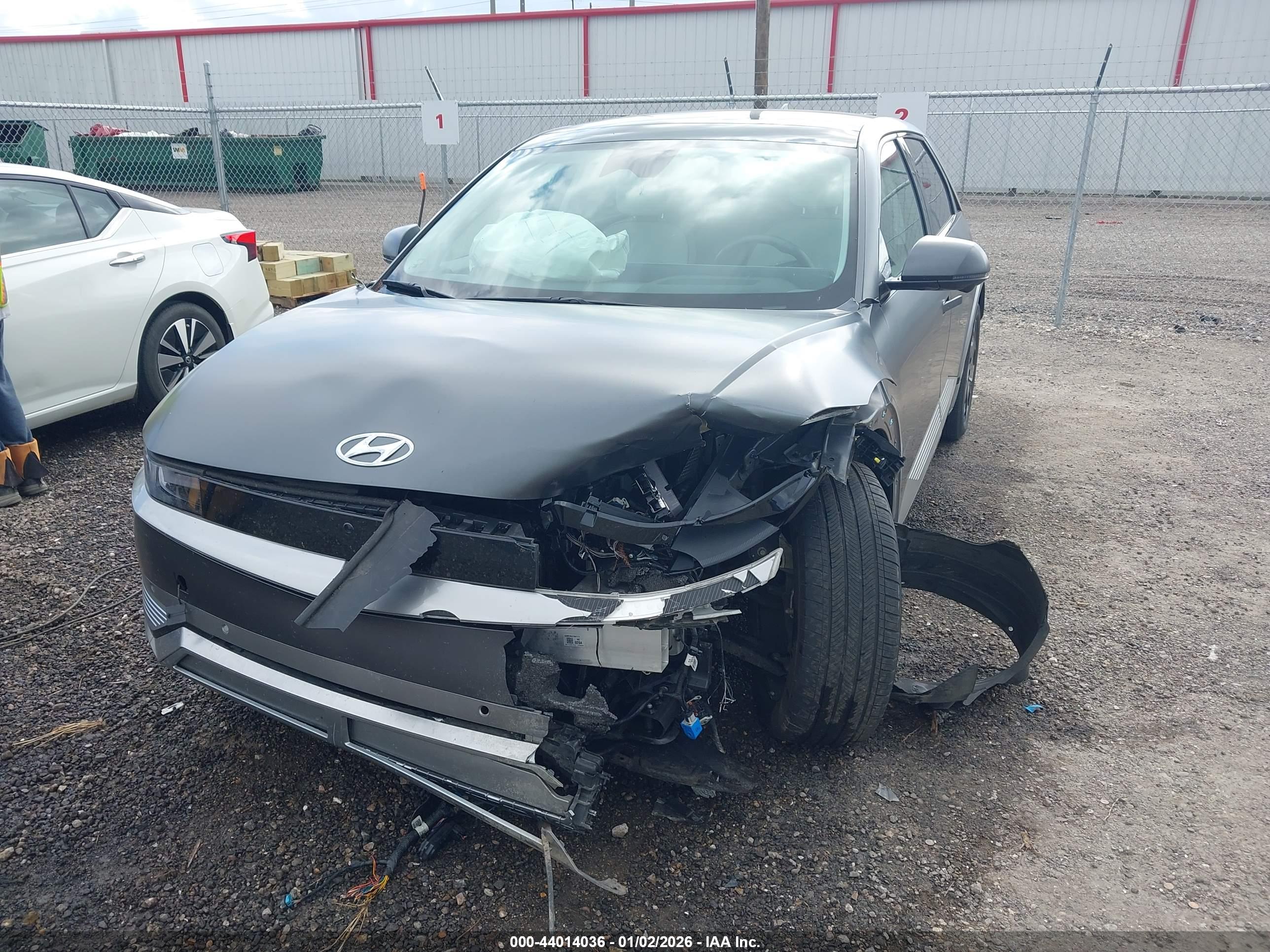 HYUNDAI IONIQ image 6