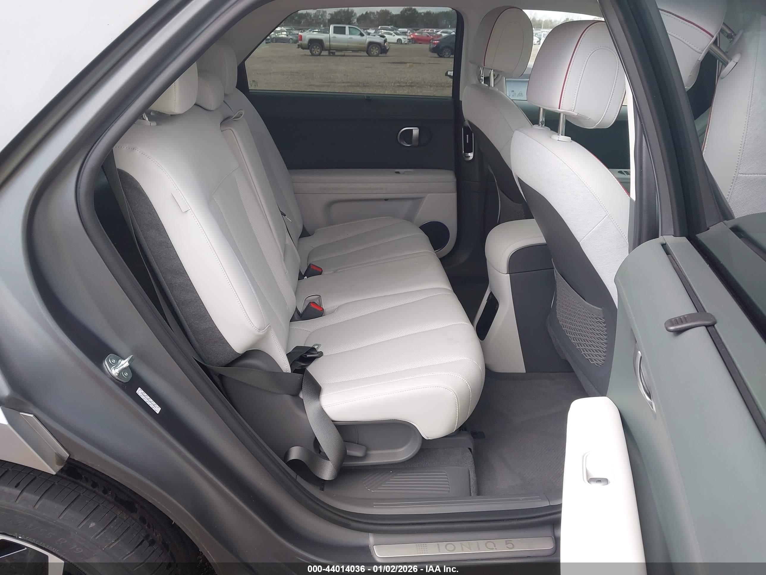 HYUNDAI IONIQ image 8