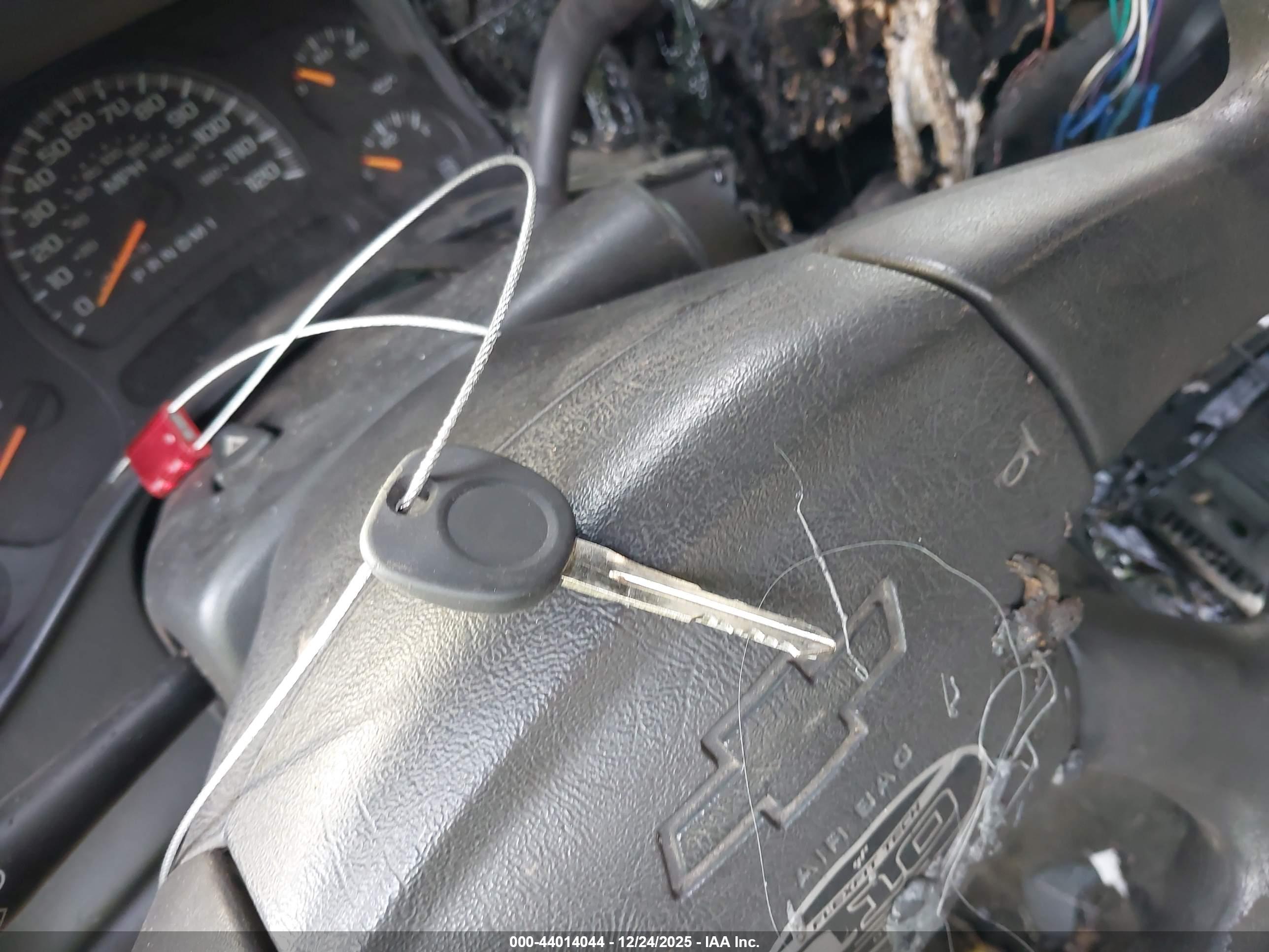 CHEVROLET SILVERADO image 11