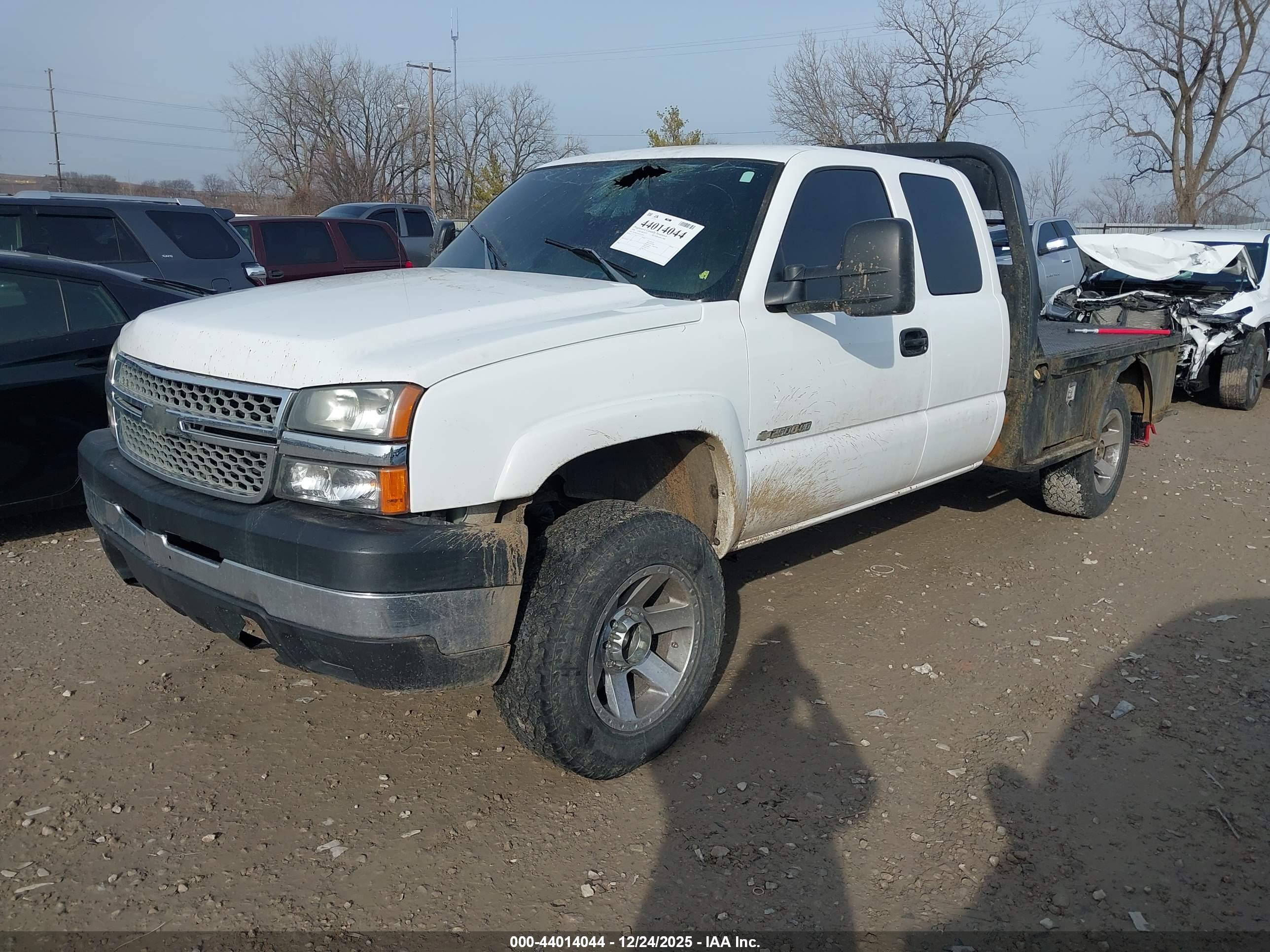 CHEVROLET SILVERADO image 2