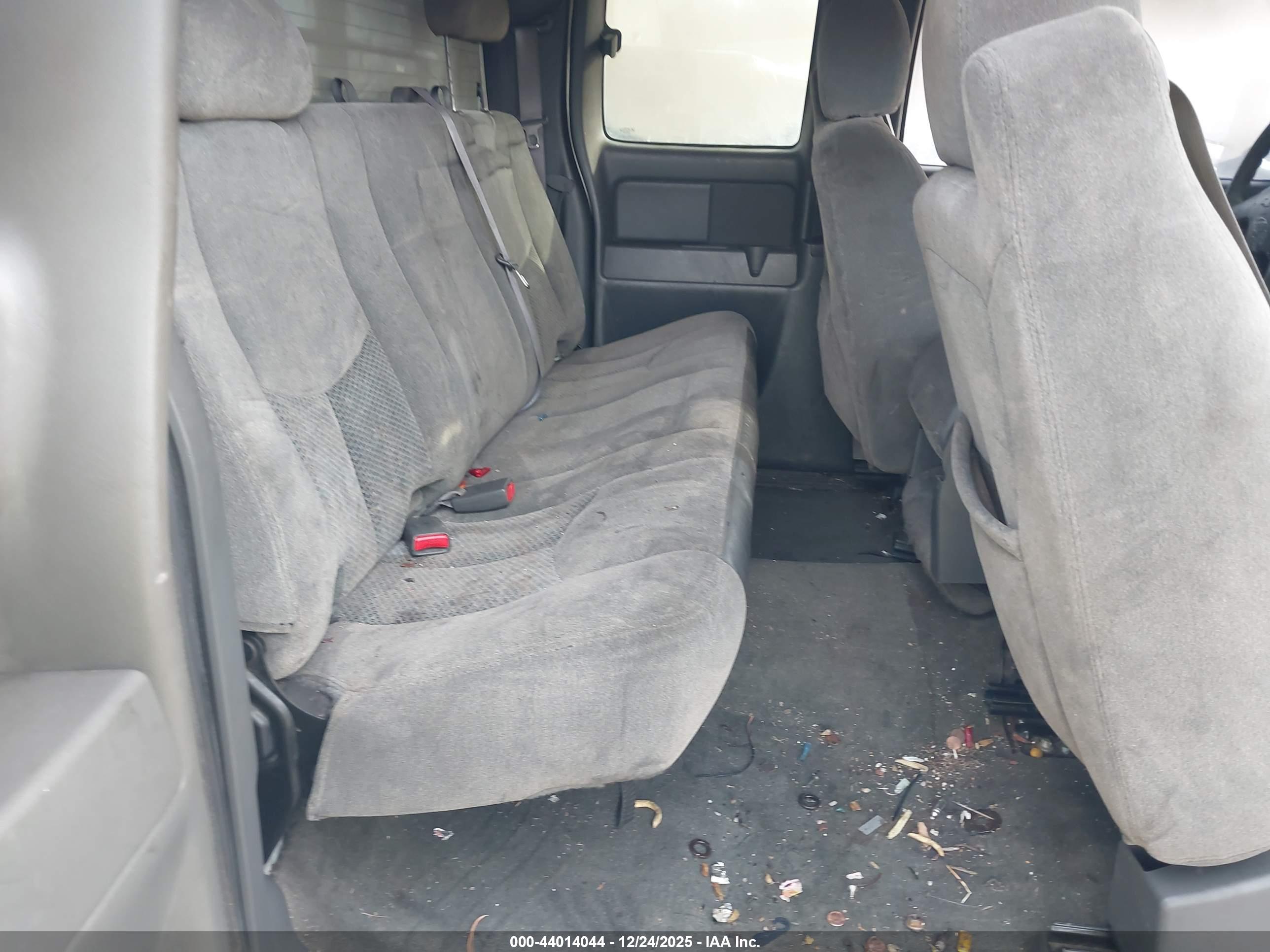 CHEVROLET SILVERADO image 8