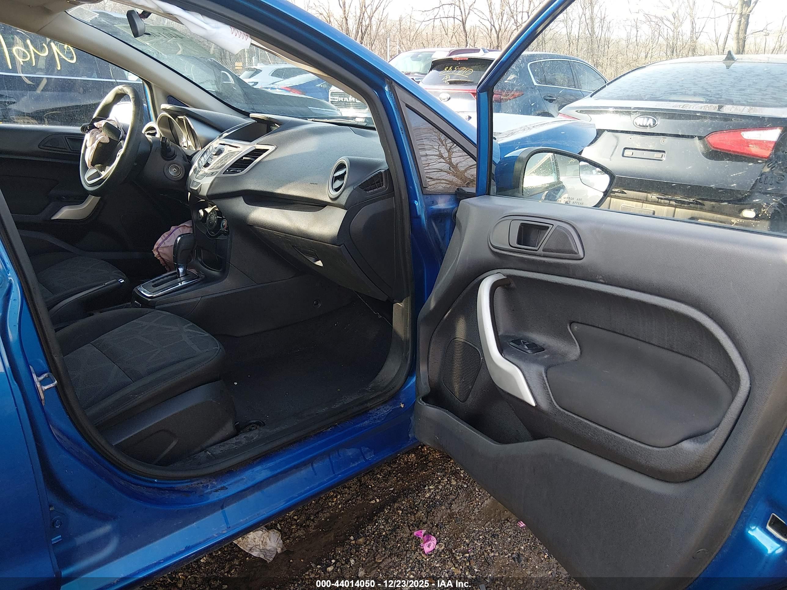 FORD FIESTA image 5