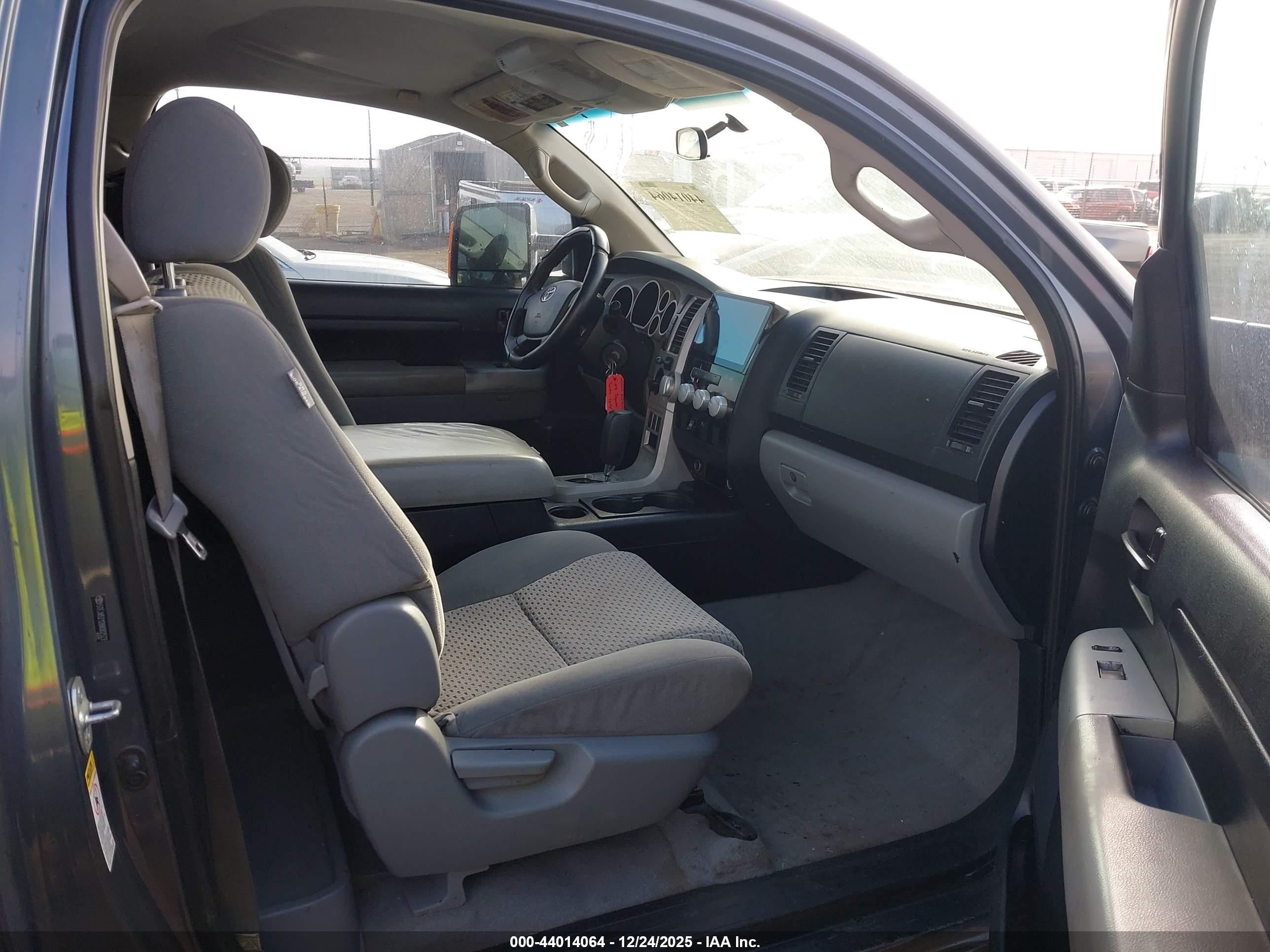 TOYOTA TUNDRA image 5