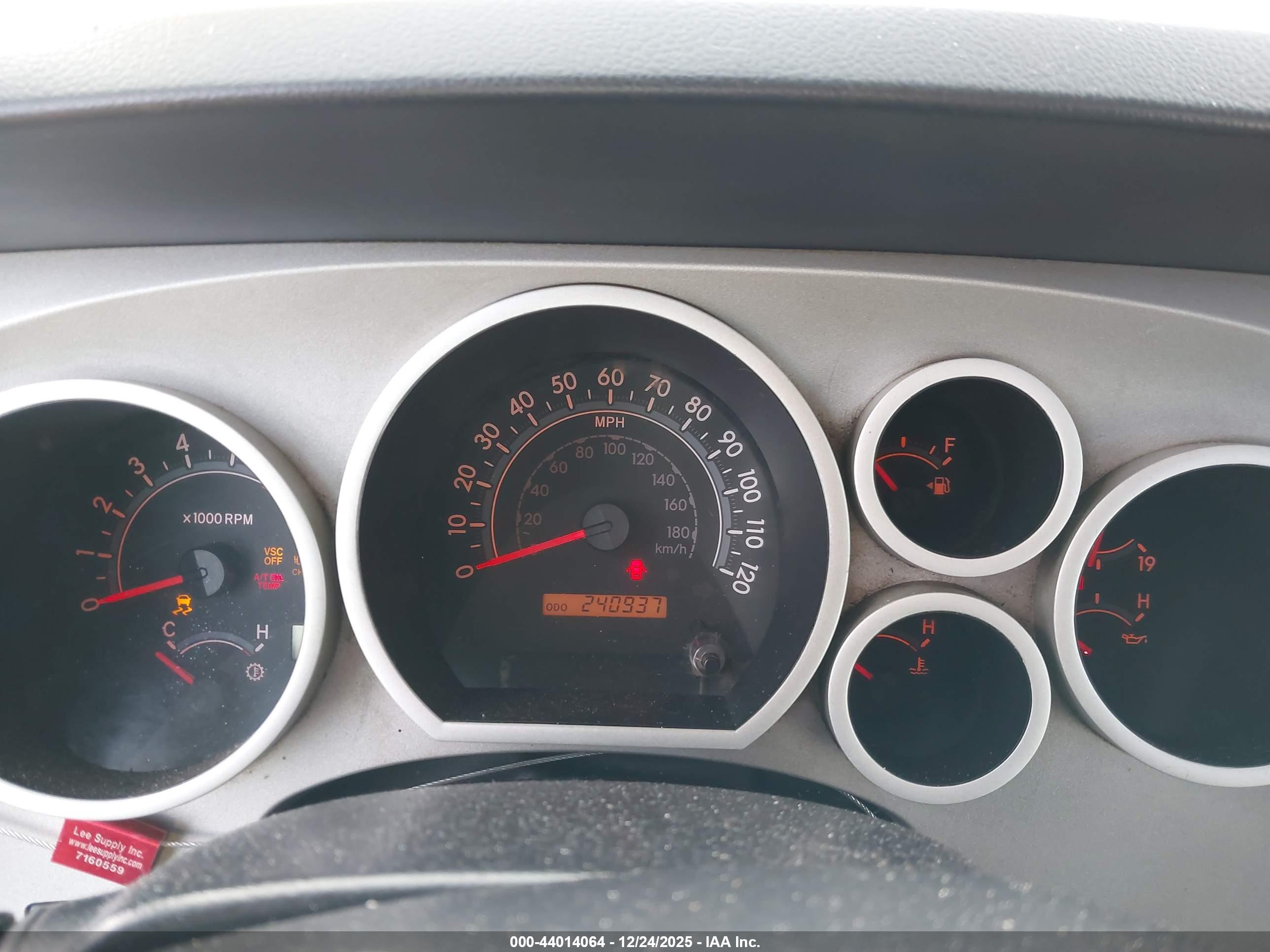 TOYOTA TUNDRA image 7