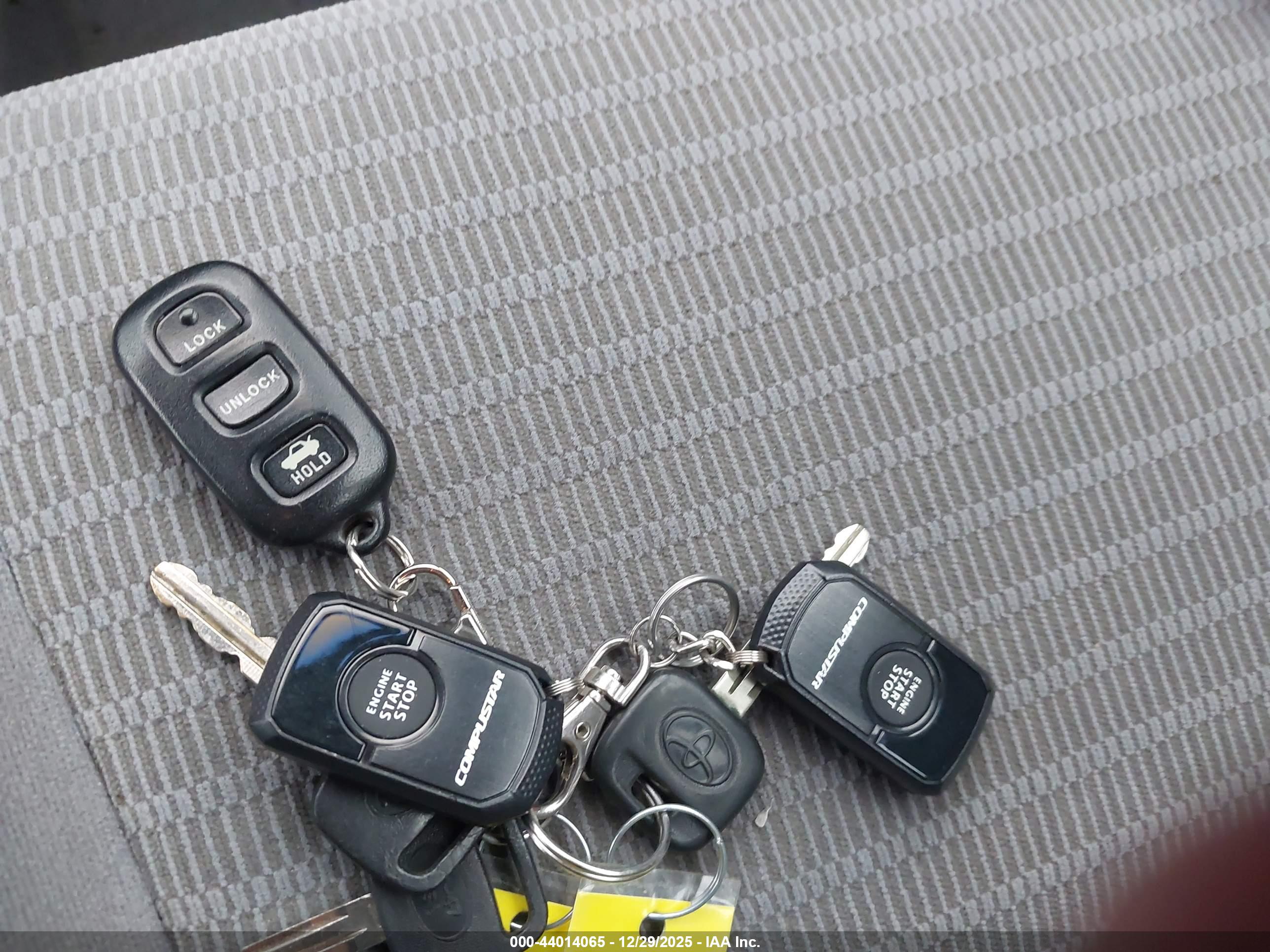 TOYOTA CAMRY image 11