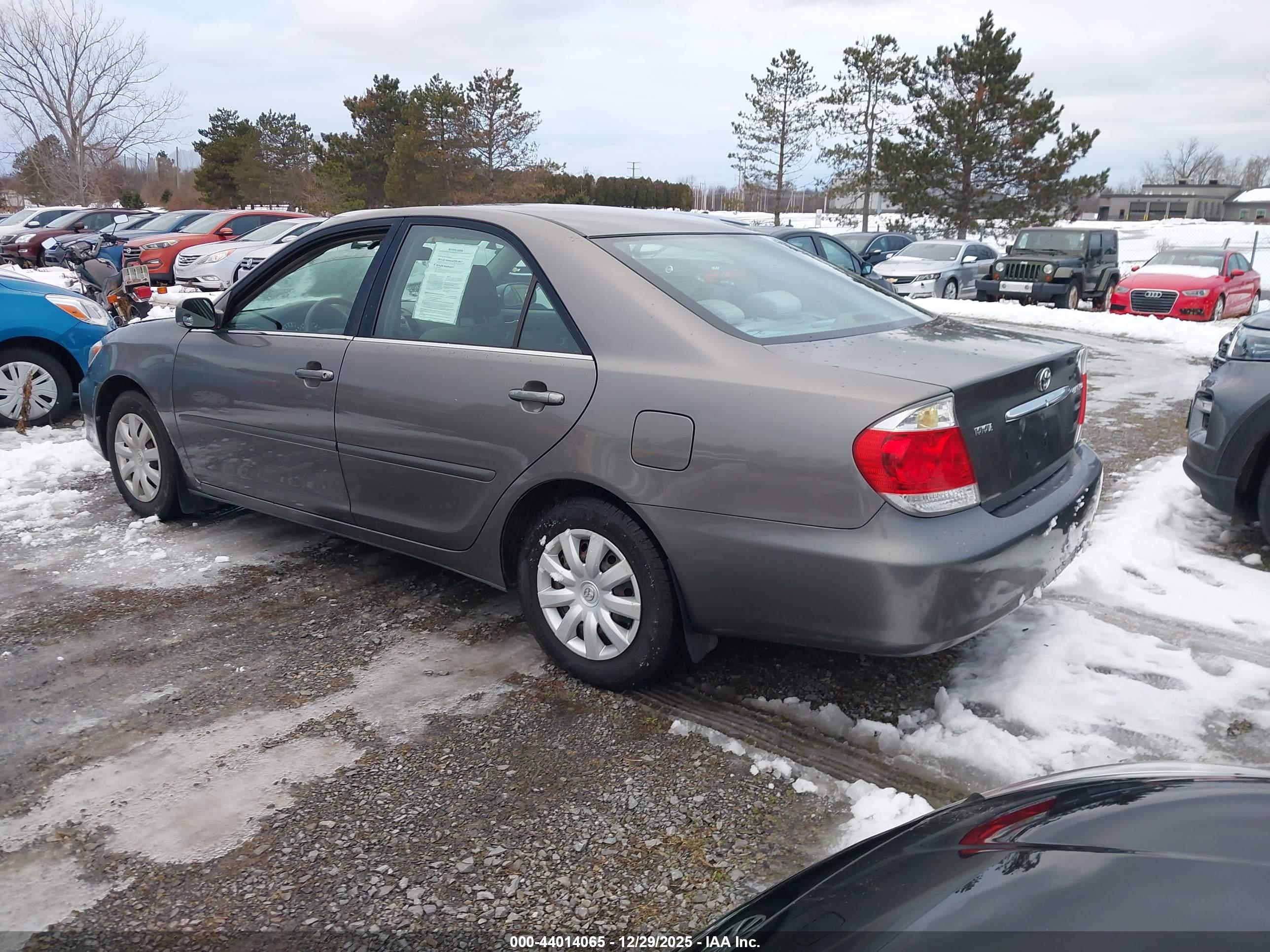 TOYOTA CAMRY image 3