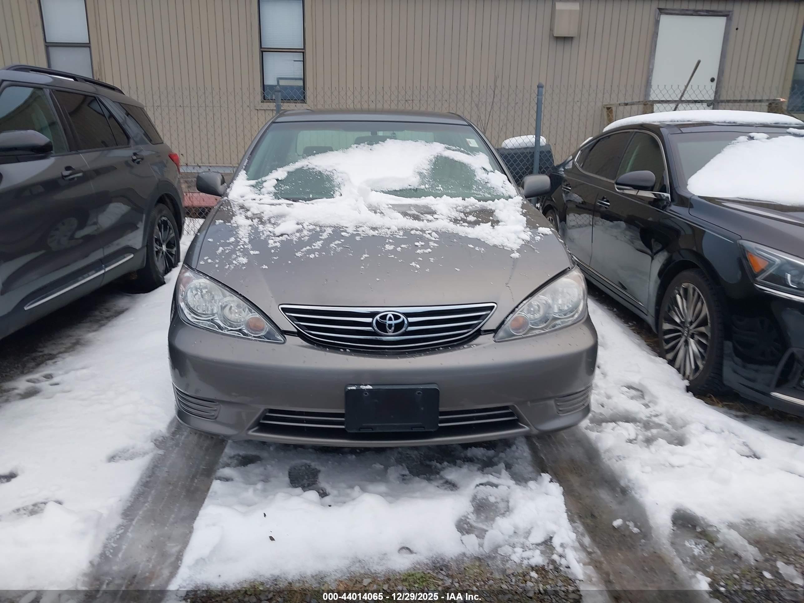 TOYOTA CAMRY image 6