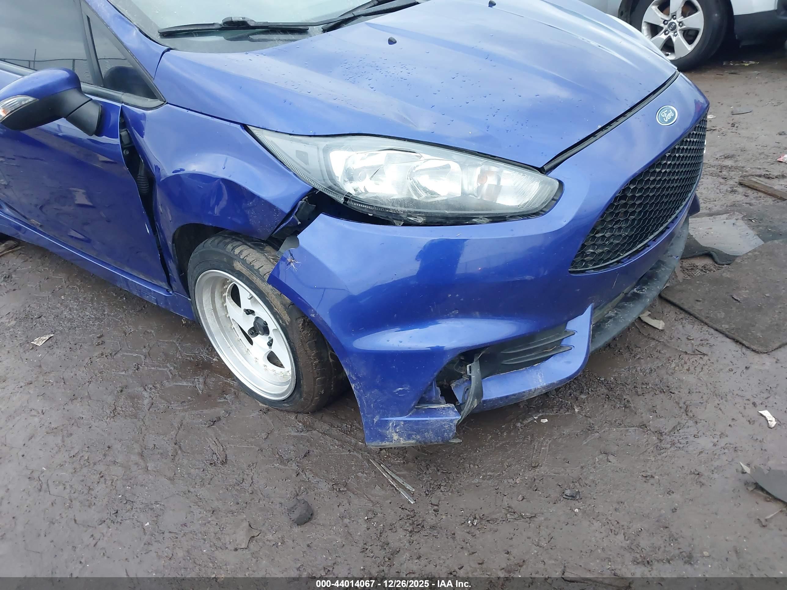 FORD FIESTA image 6