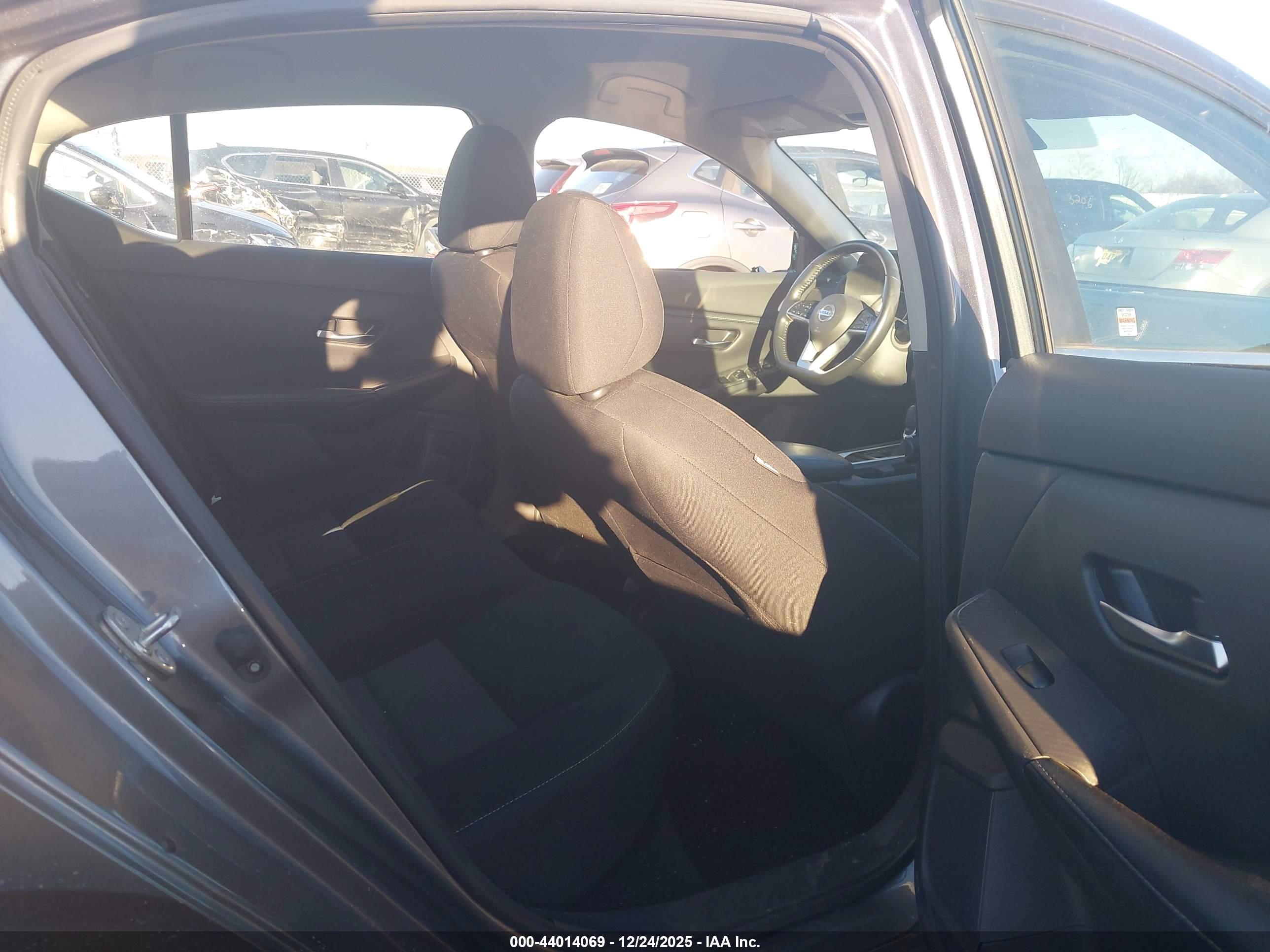 NISSAN SENTRA image 8