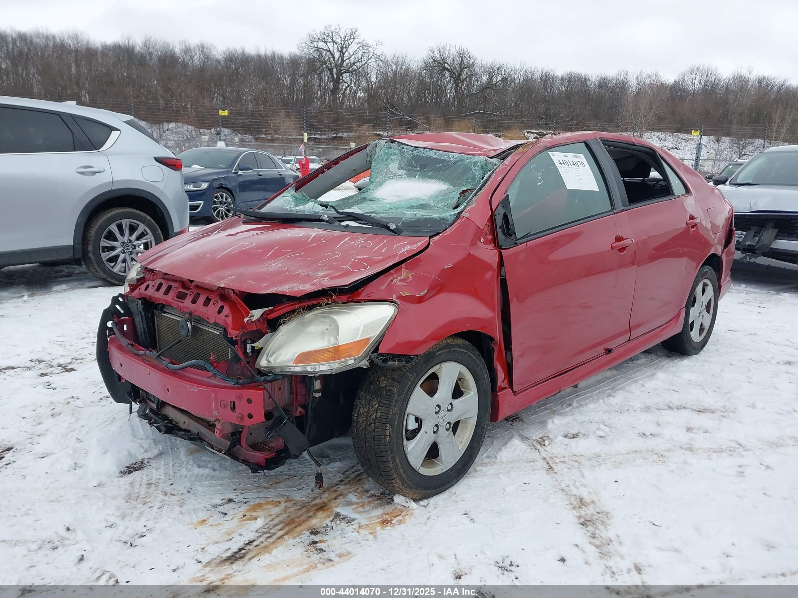 TOYOTA YARIS image 2