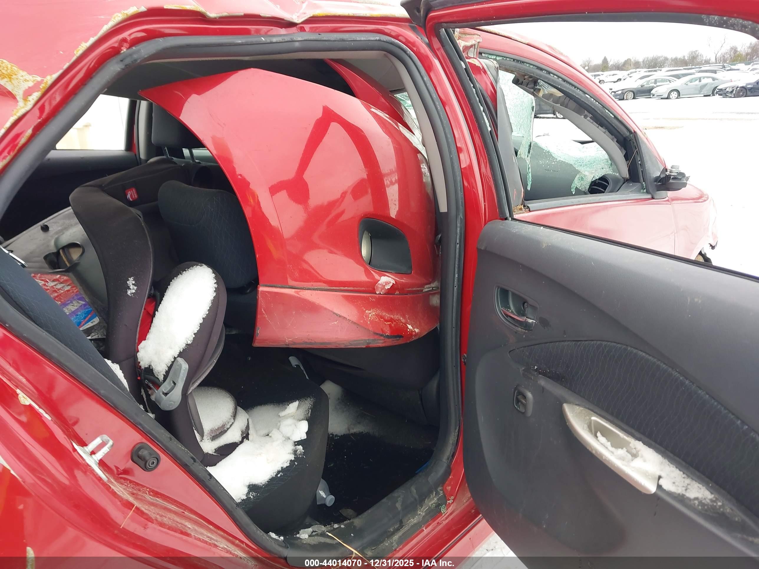 TOYOTA YARIS image 8