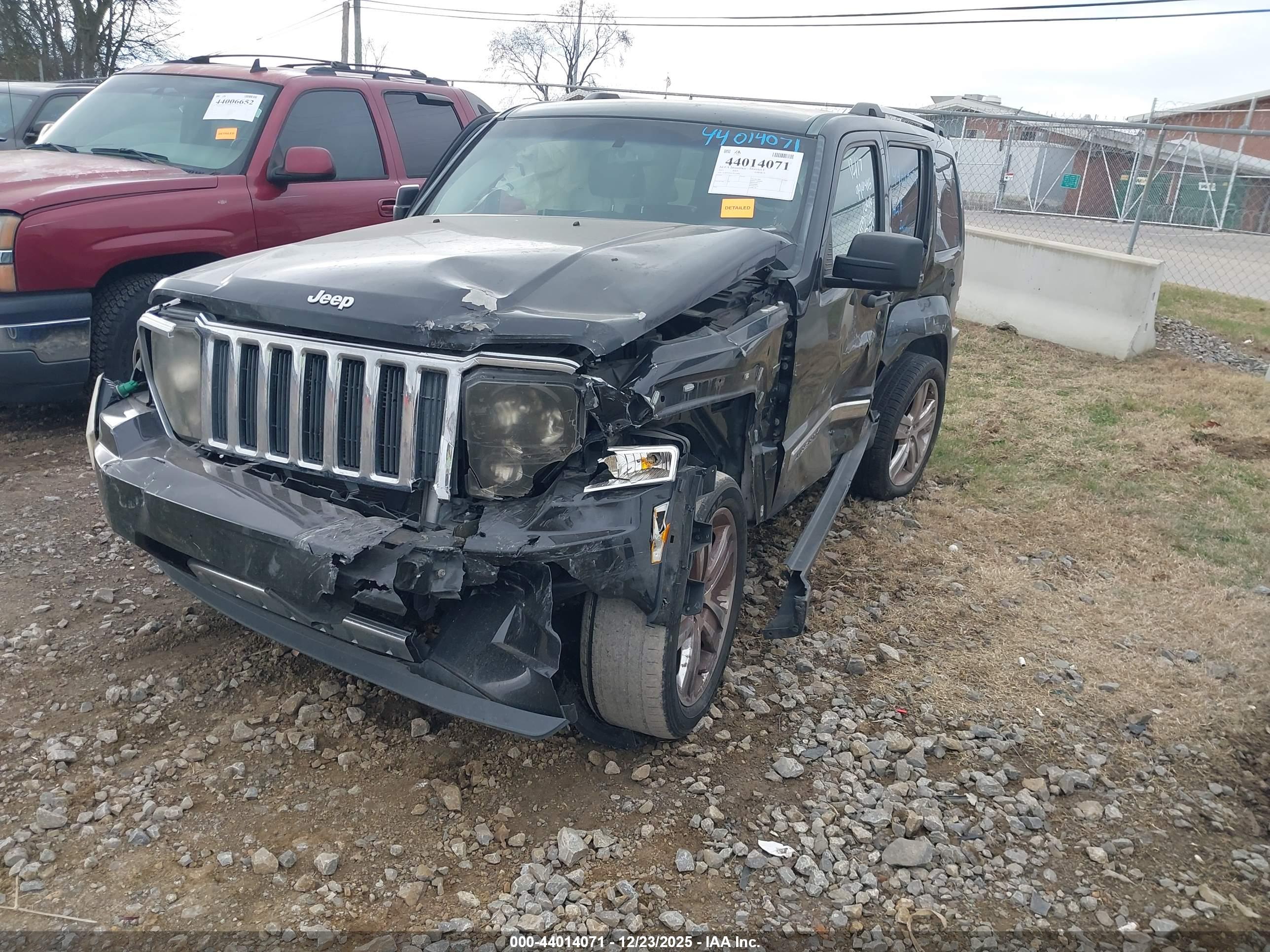 JEEP LIBERTY image 2
