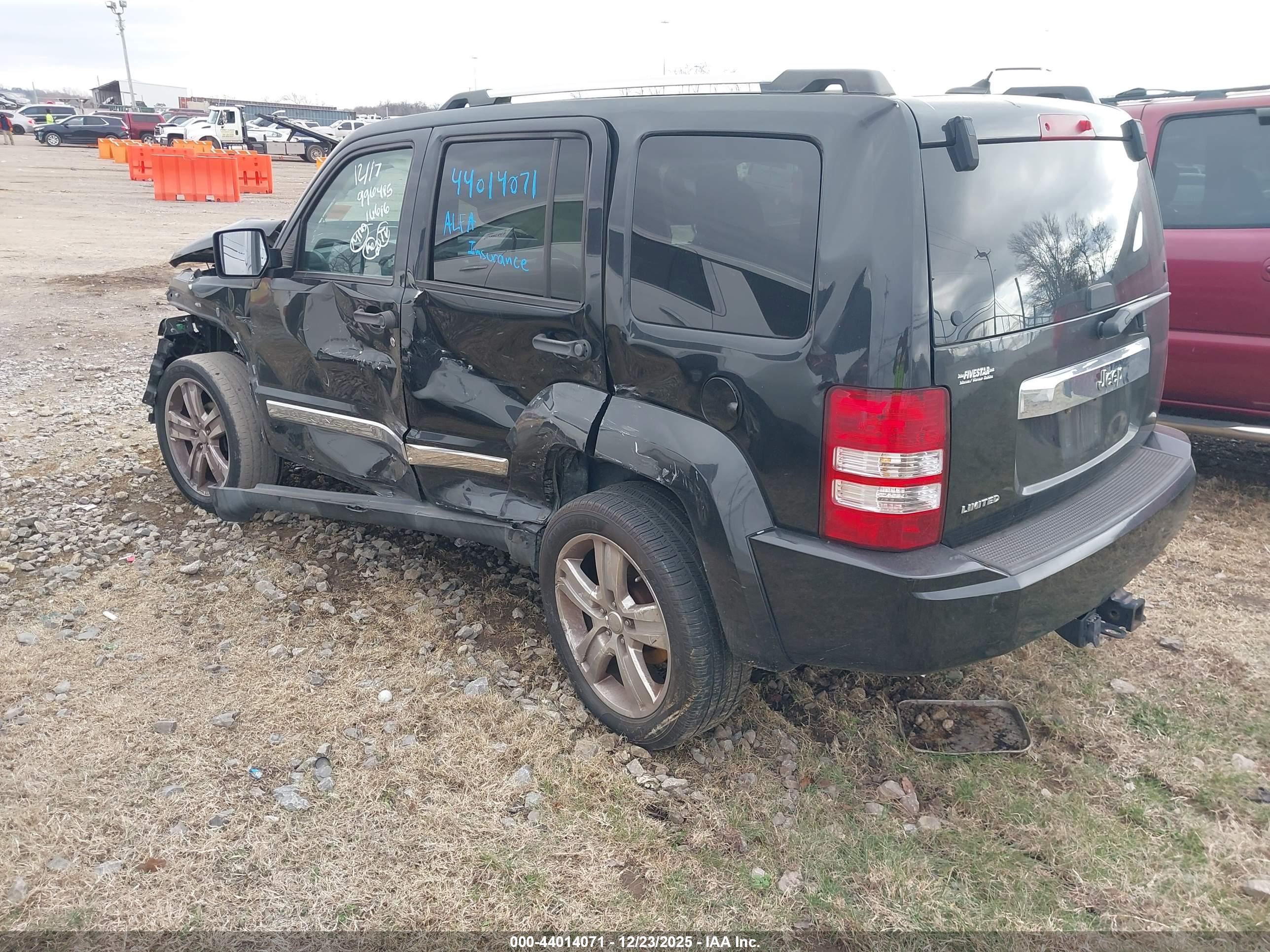 JEEP LIBERTY image 3
