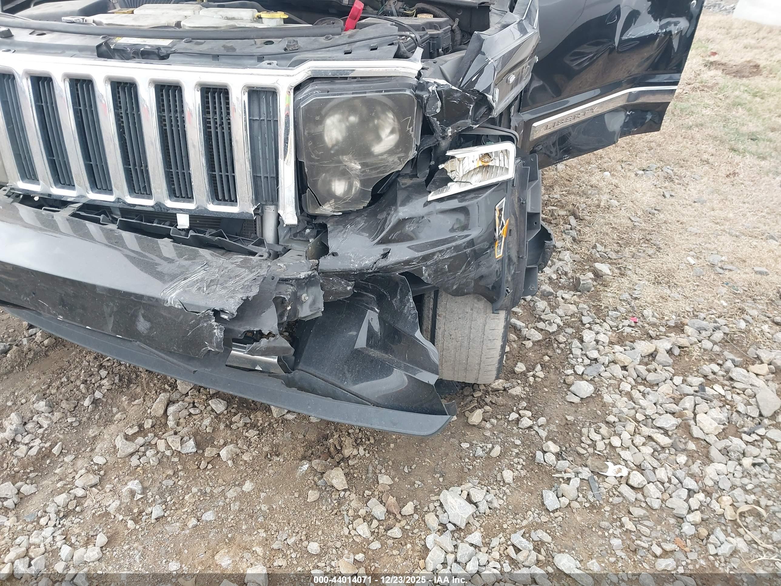 JEEP LIBERTY image 6