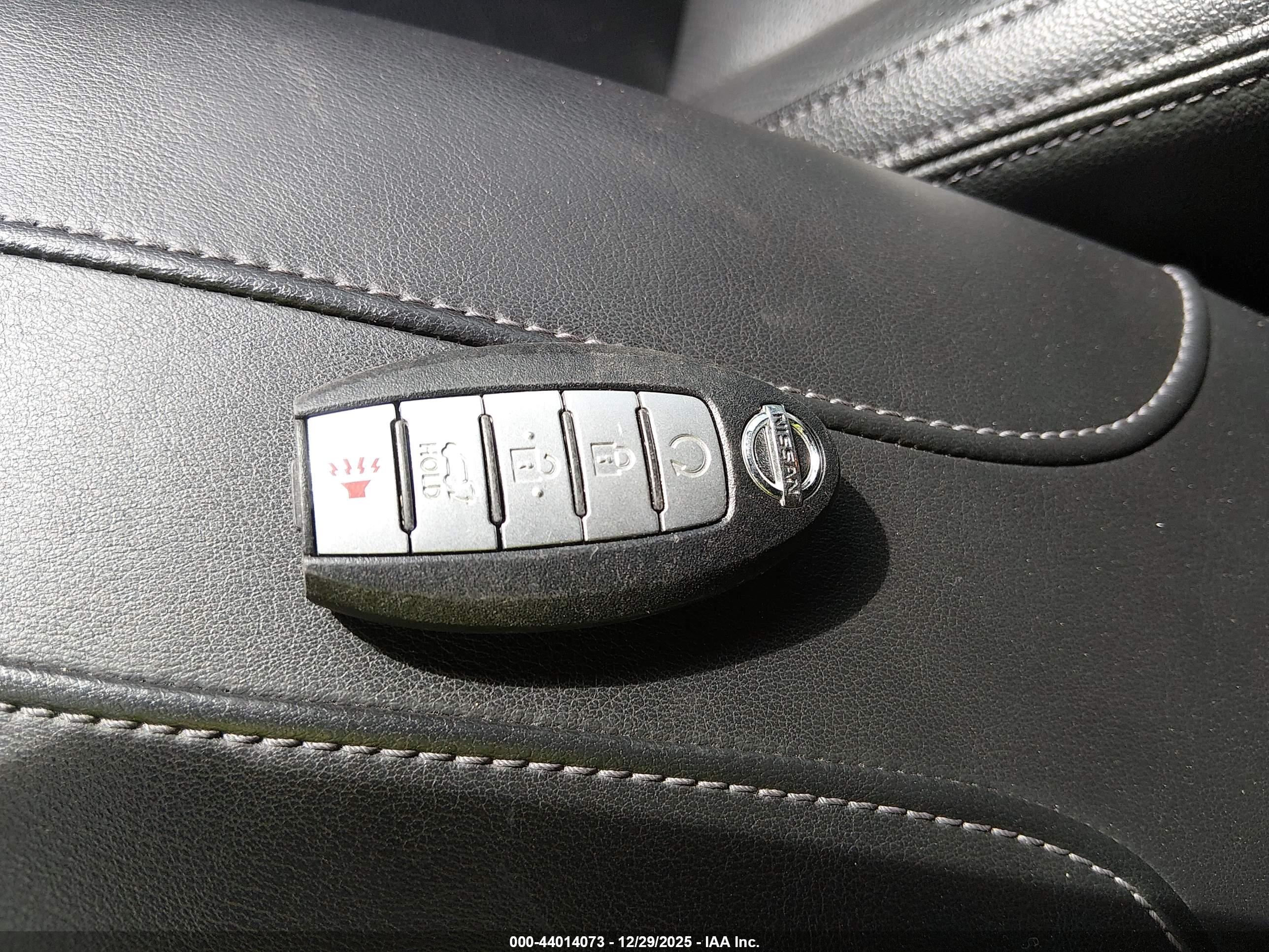 NISSAN ROGUE image 11