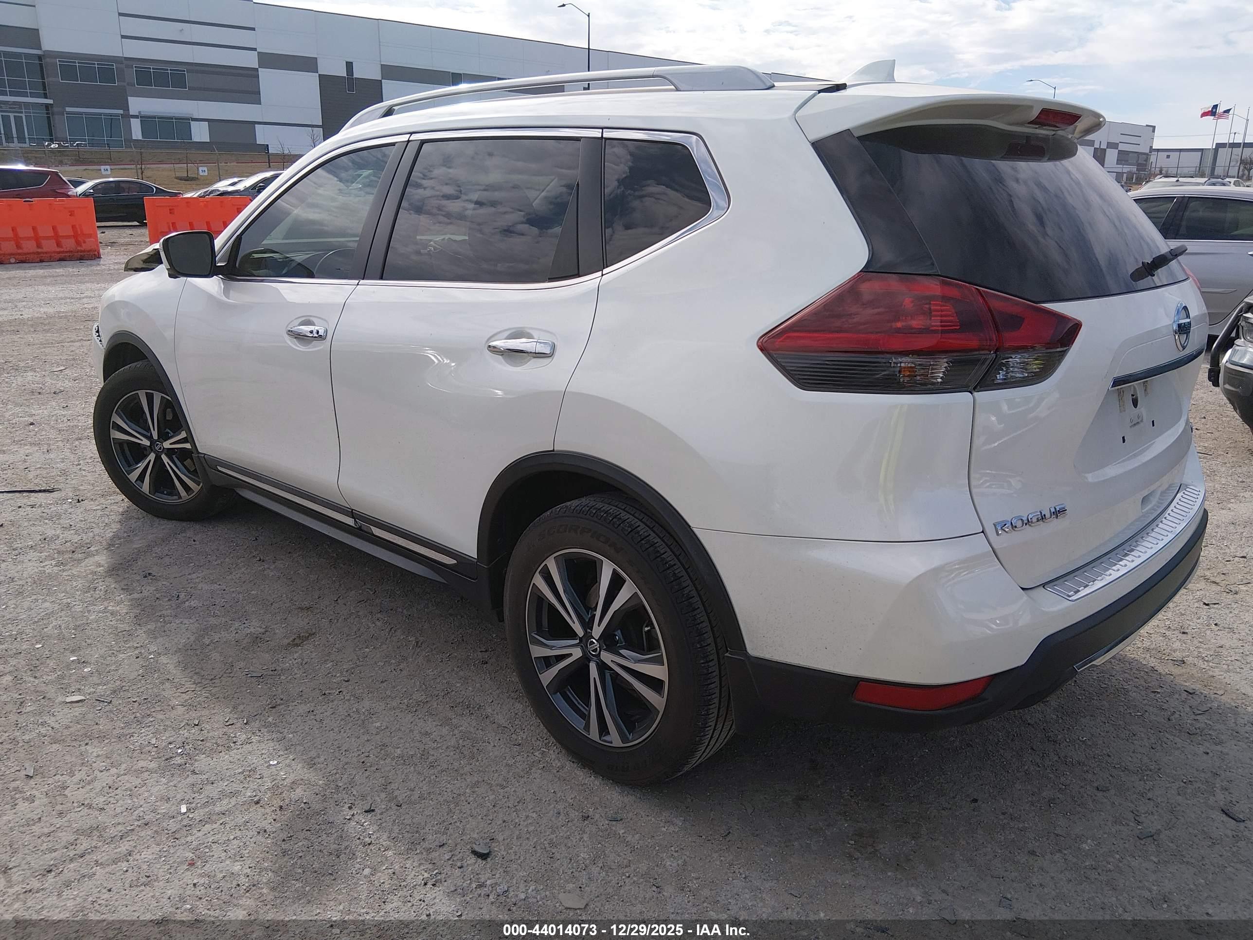 NISSAN ROGUE image 3