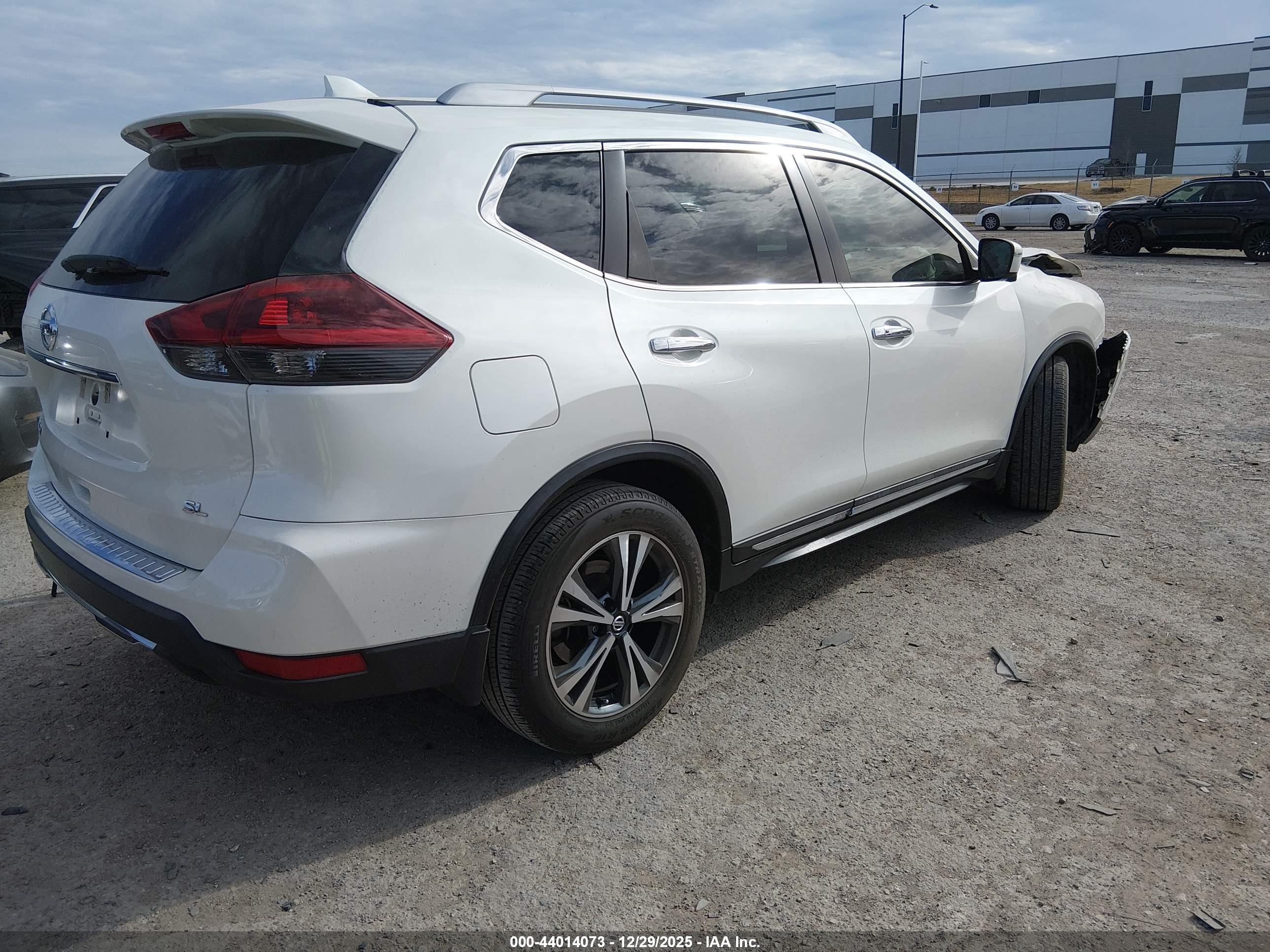 NISSAN ROGUE image 4