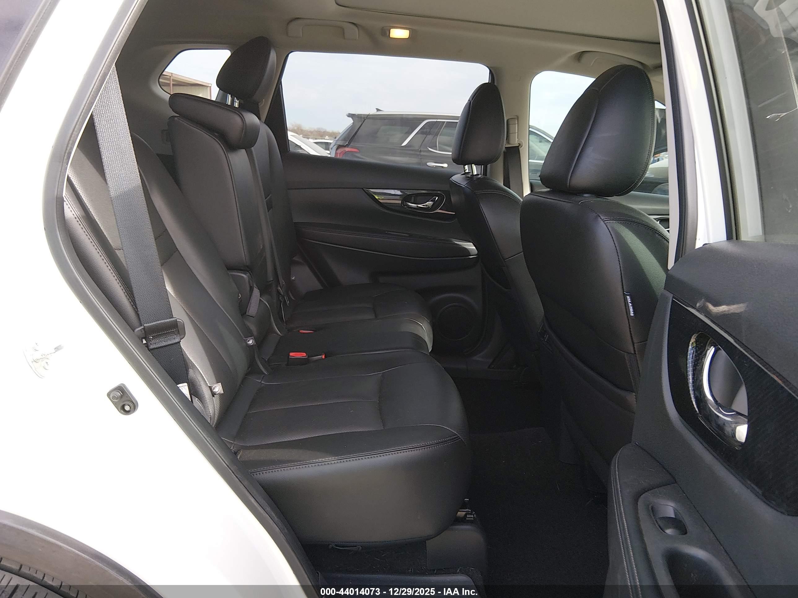 NISSAN ROGUE image 8