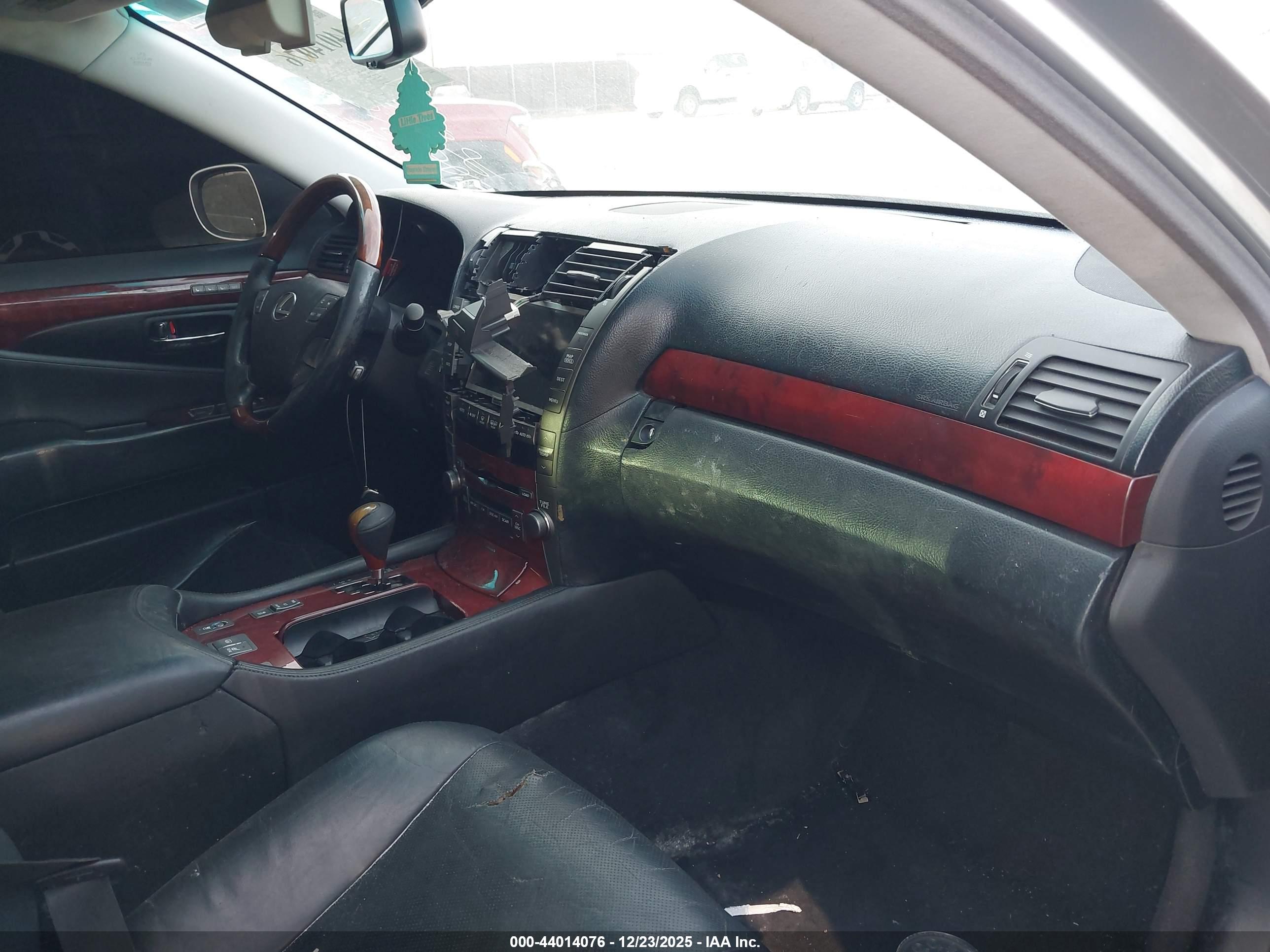 LEXUS LS image 5