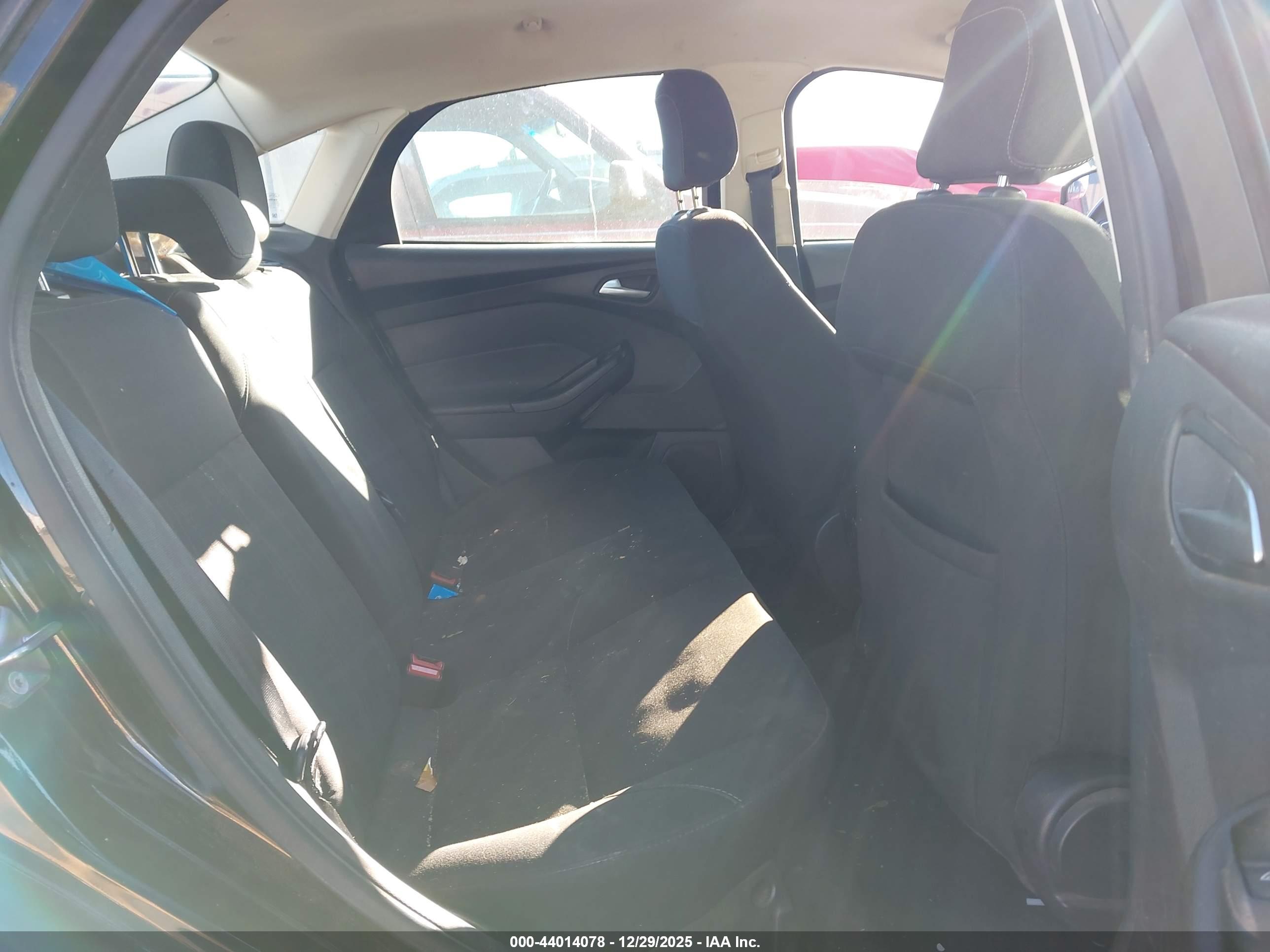 FORD FOCUS image 8