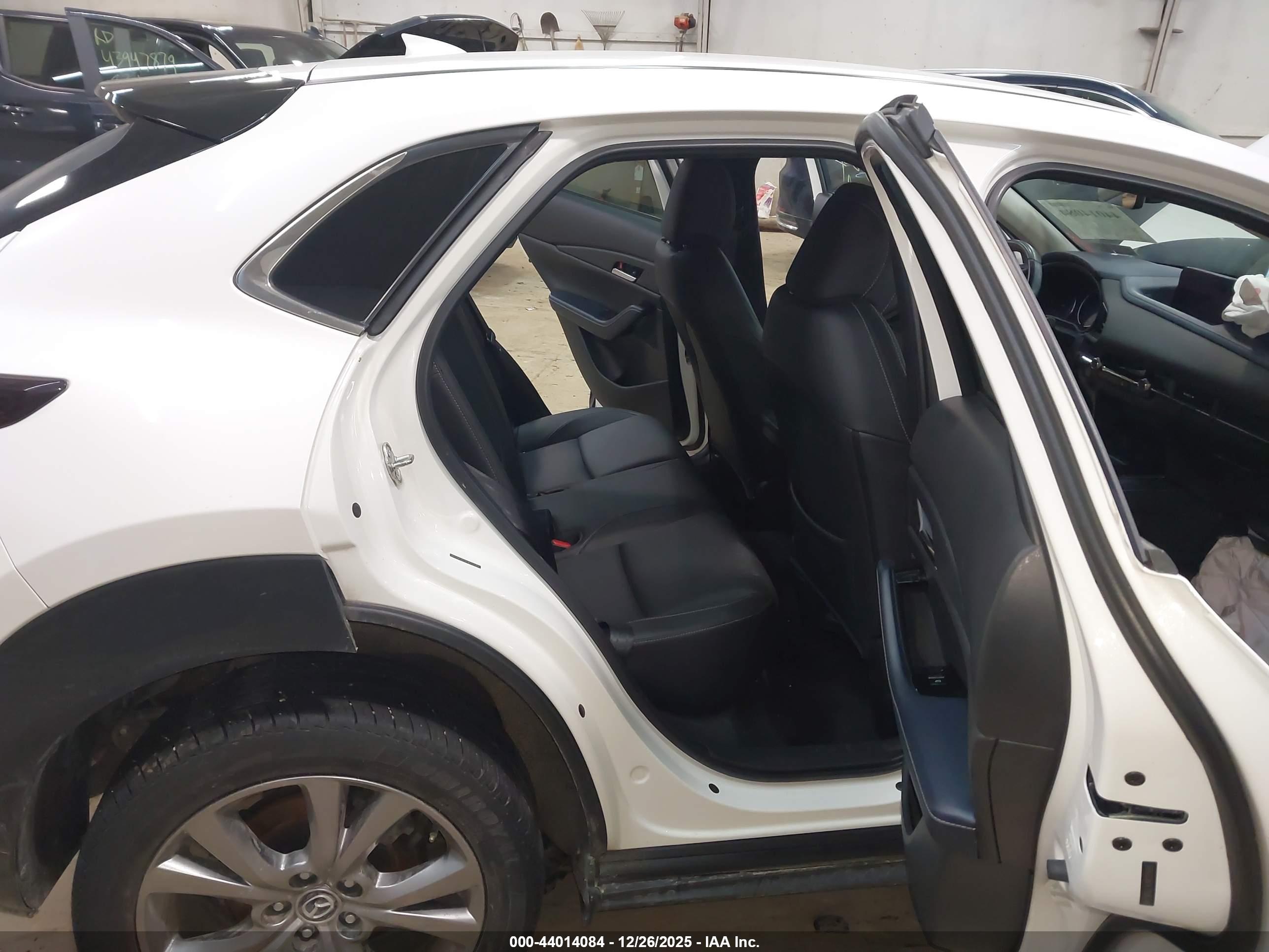 MAZDA CX-30 image 8