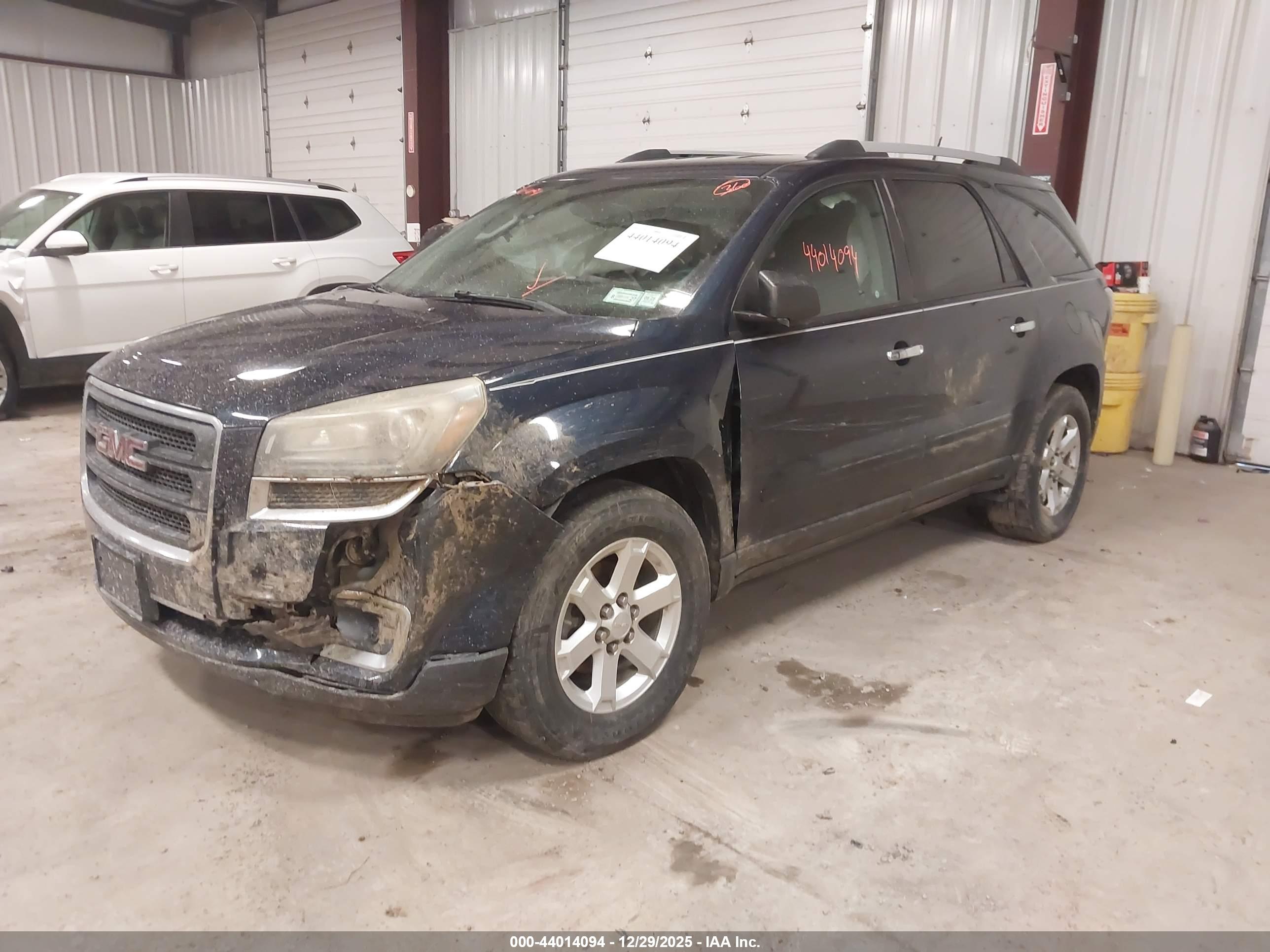 GMC ACADIA image 2