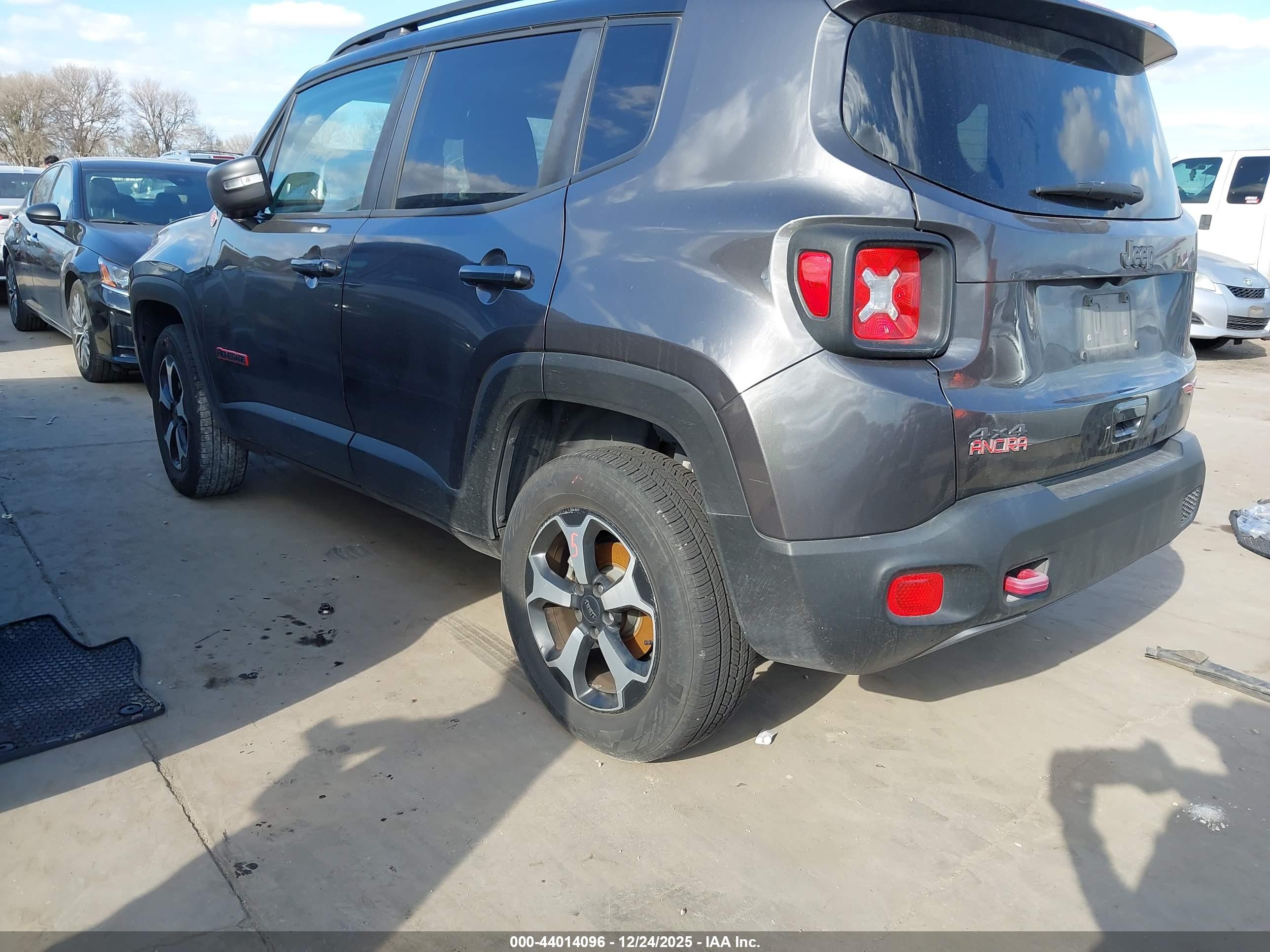 JEEP RENEGADE image 3