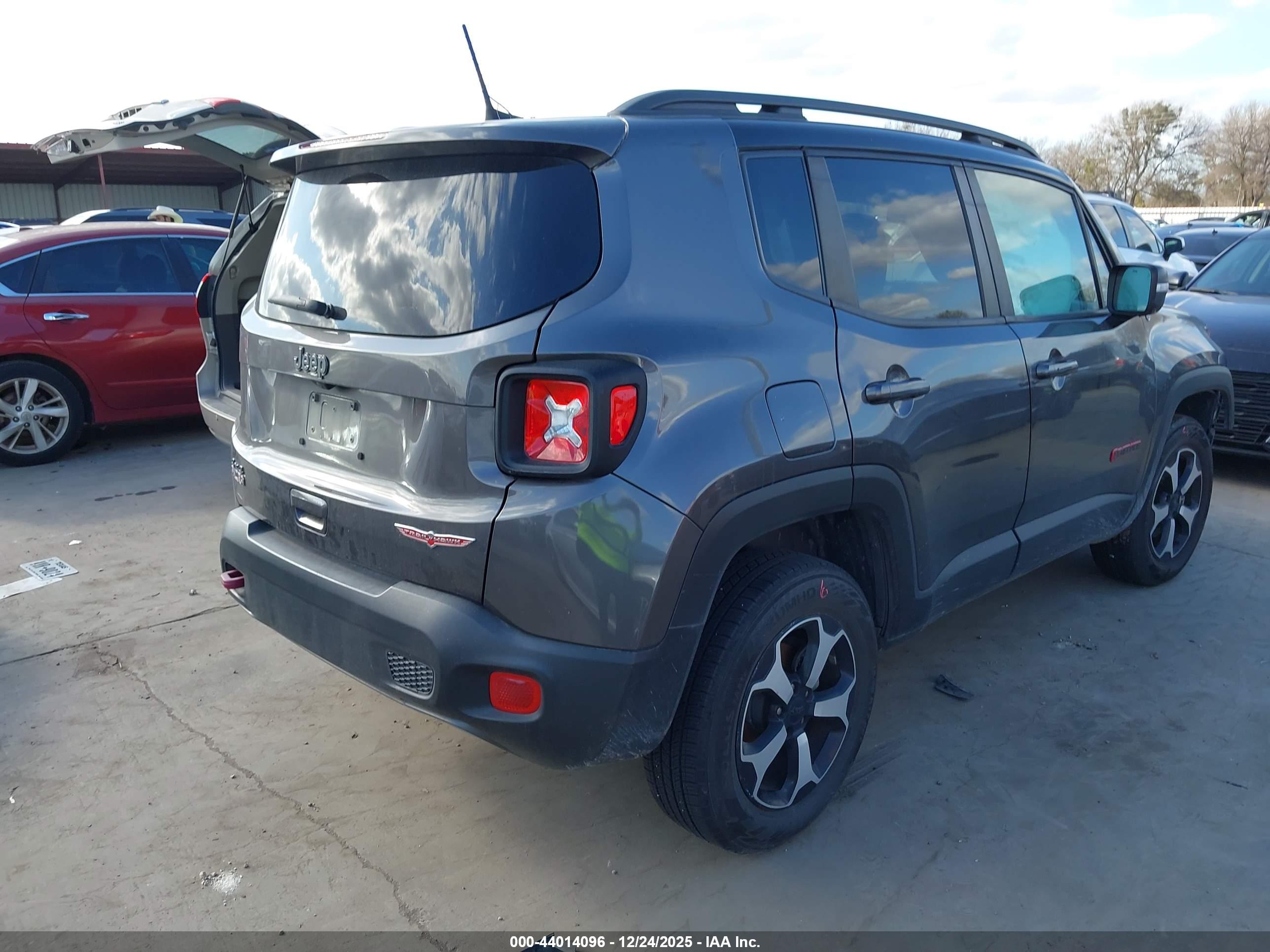 JEEP RENEGADE image 4