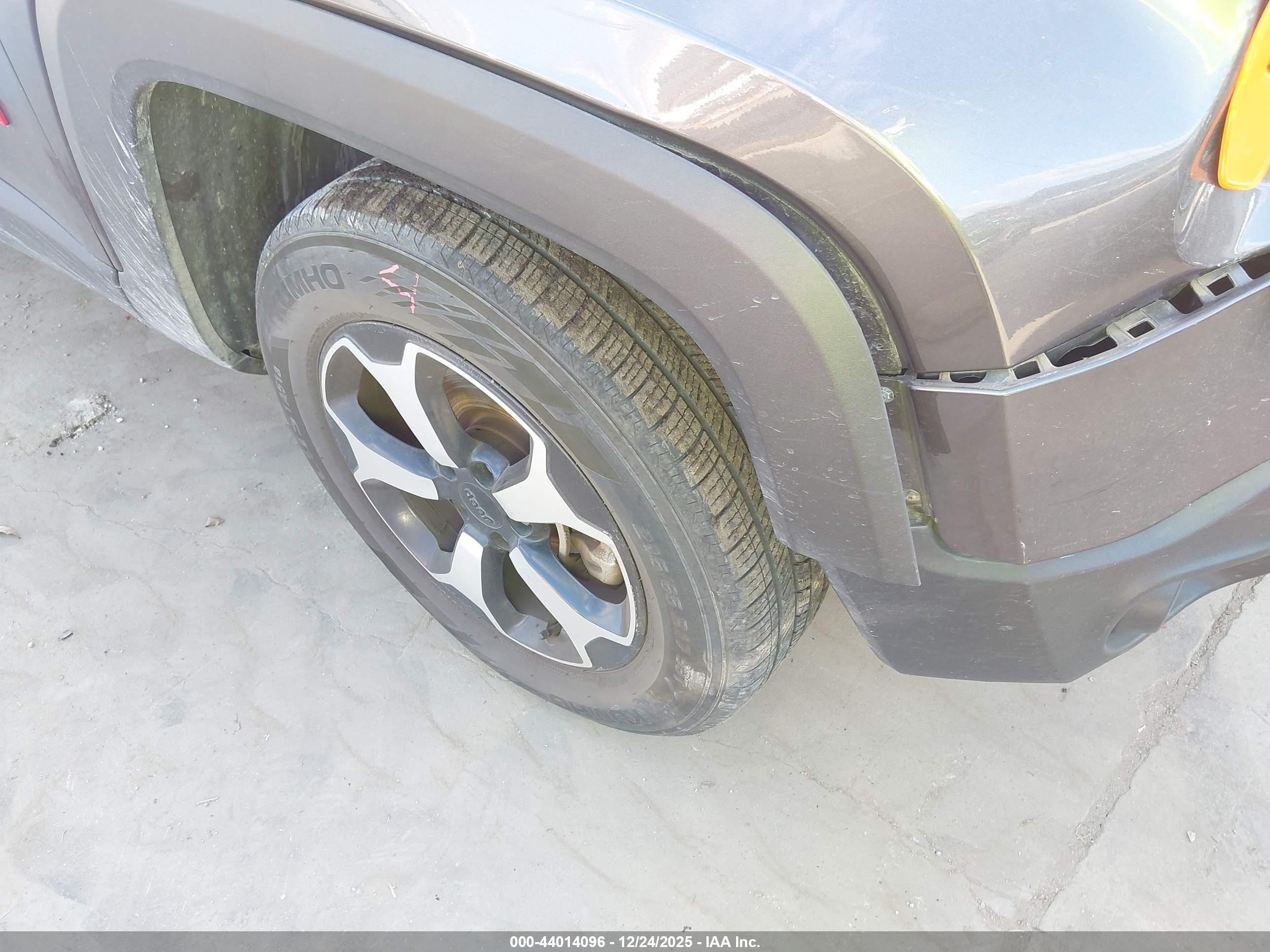 JEEP RENEGADE image 6