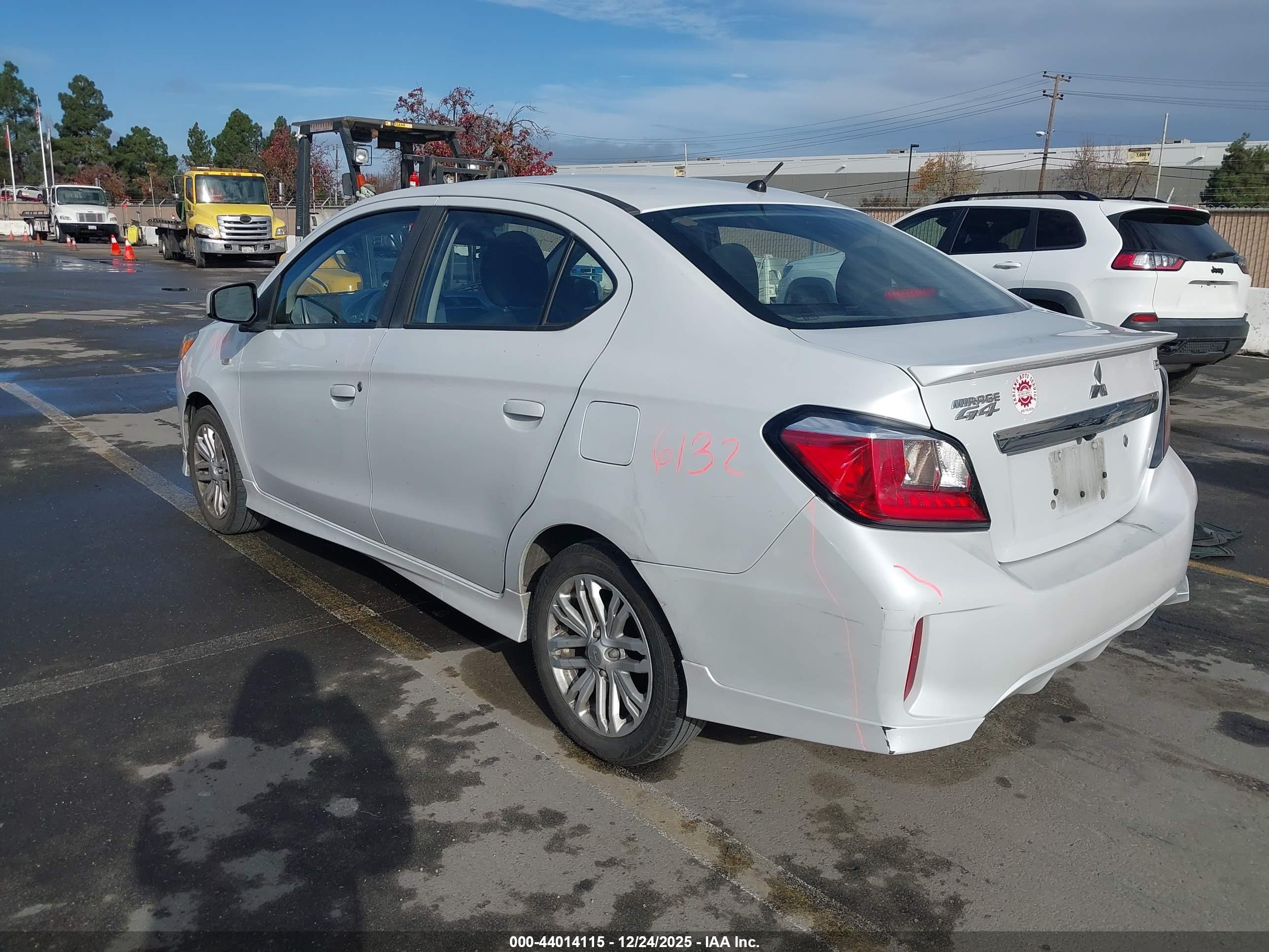 MITSUBISHI MIRAGE image 3