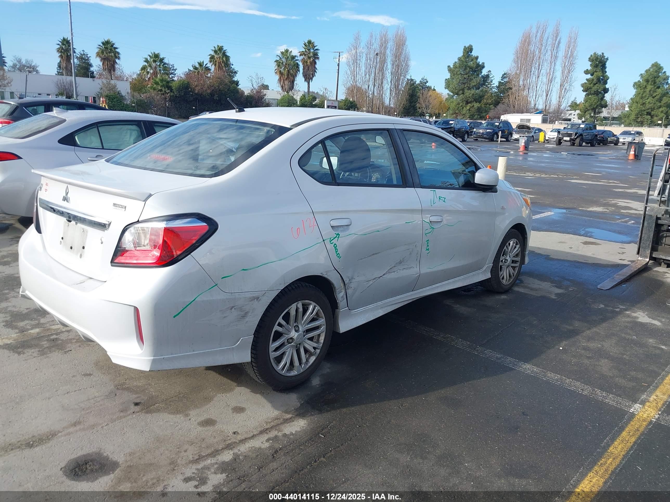 MITSUBISHI MIRAGE image 4