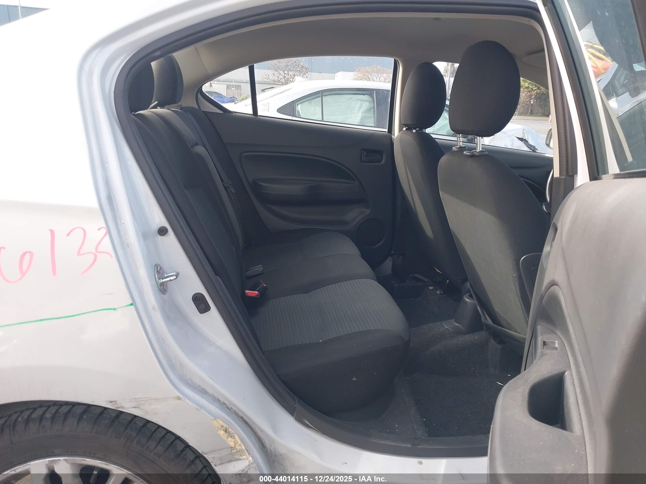 MITSUBISHI MIRAGE image 8