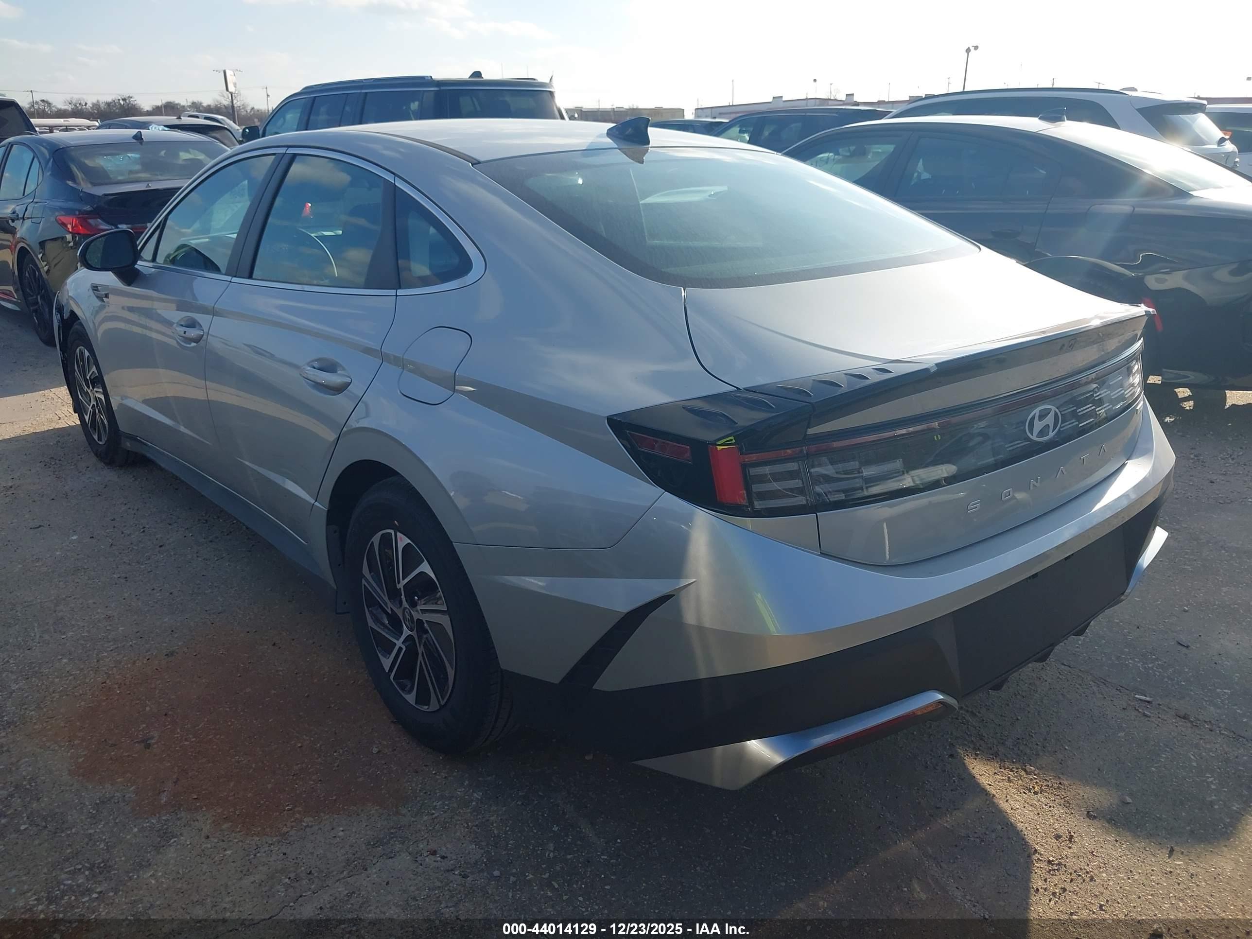 HYUNDAI SONATA image 3