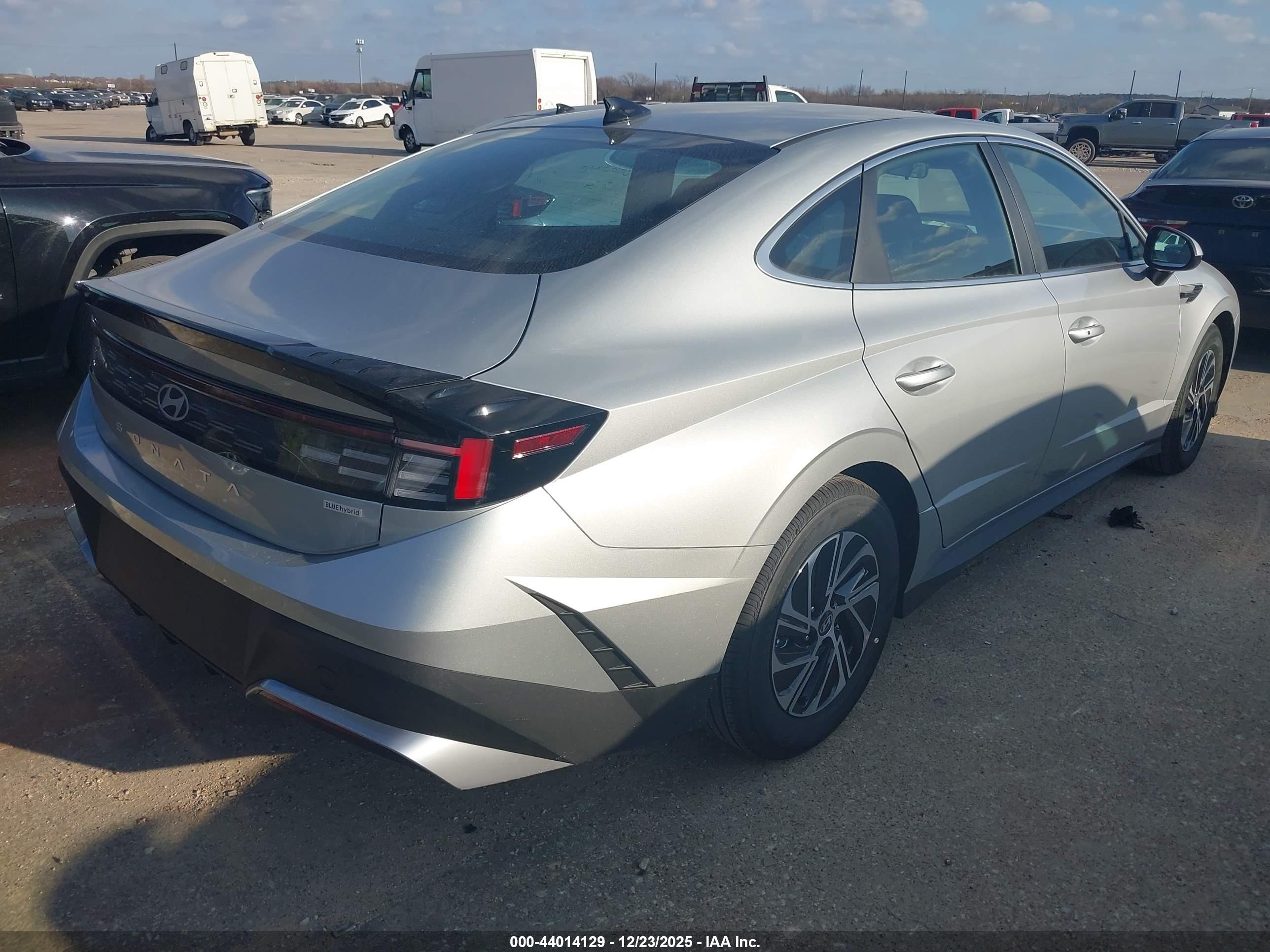 HYUNDAI SONATA image 4