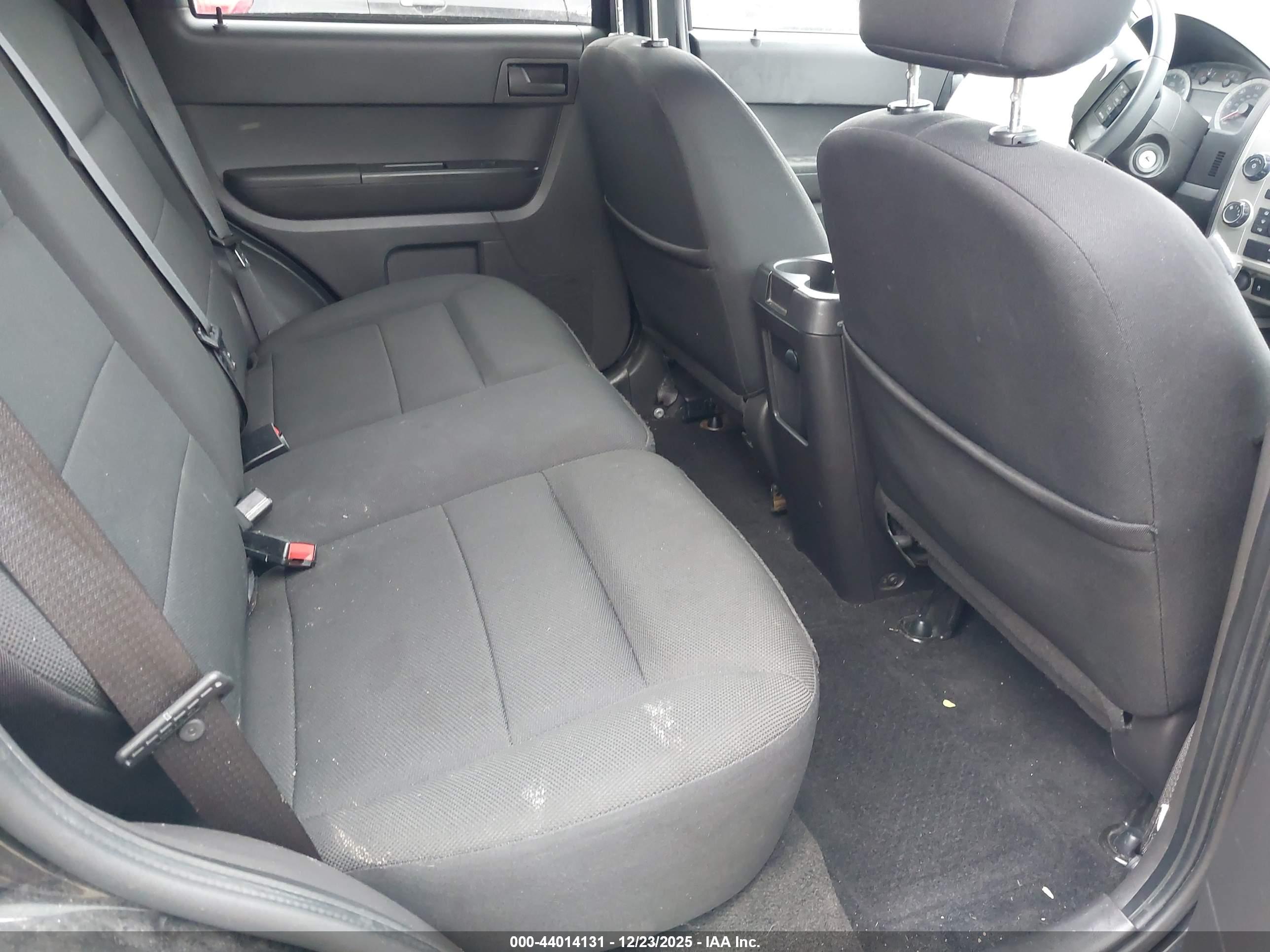 FORD ESCAPE image 8