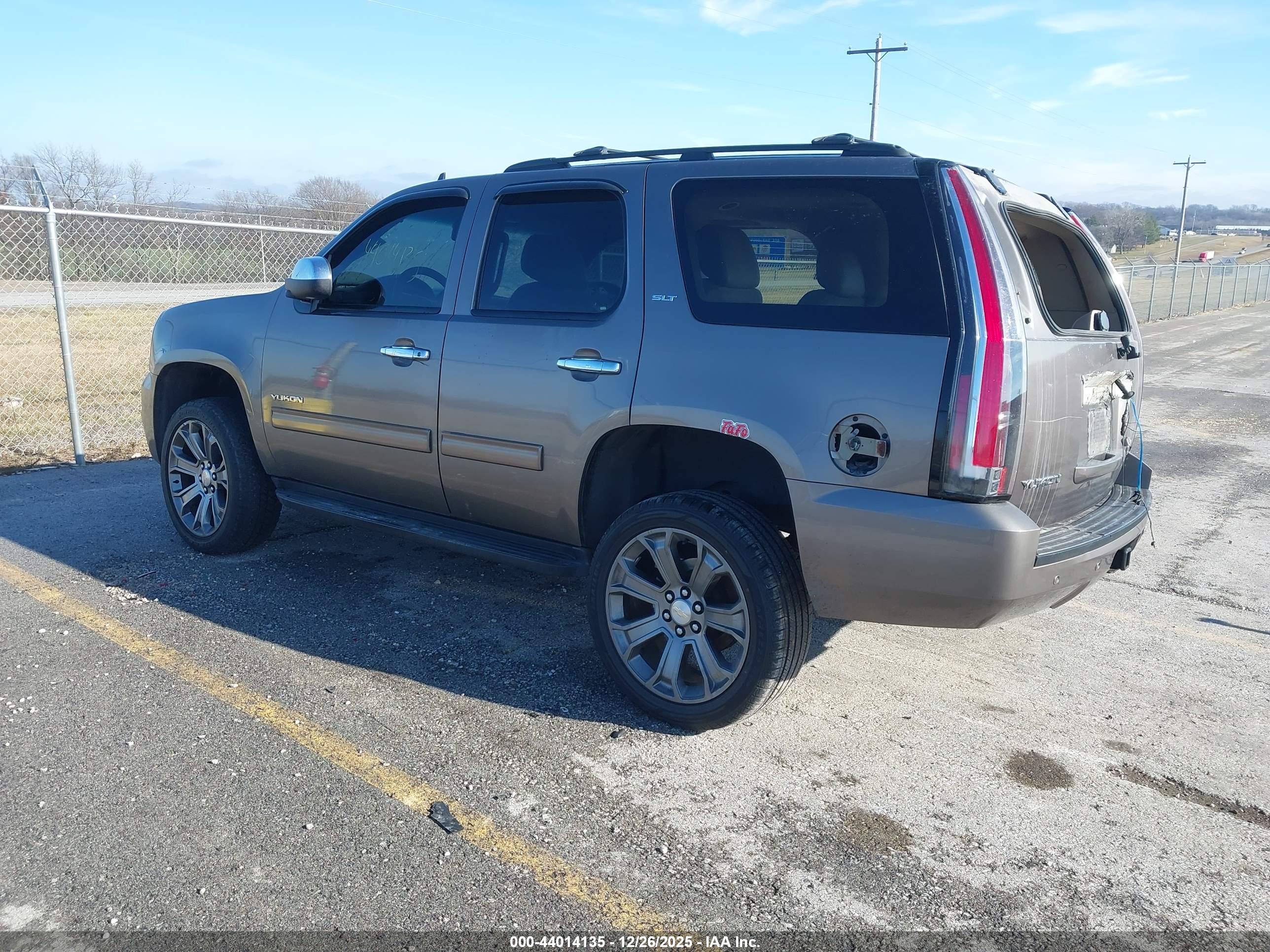 GMC YUKON image 3