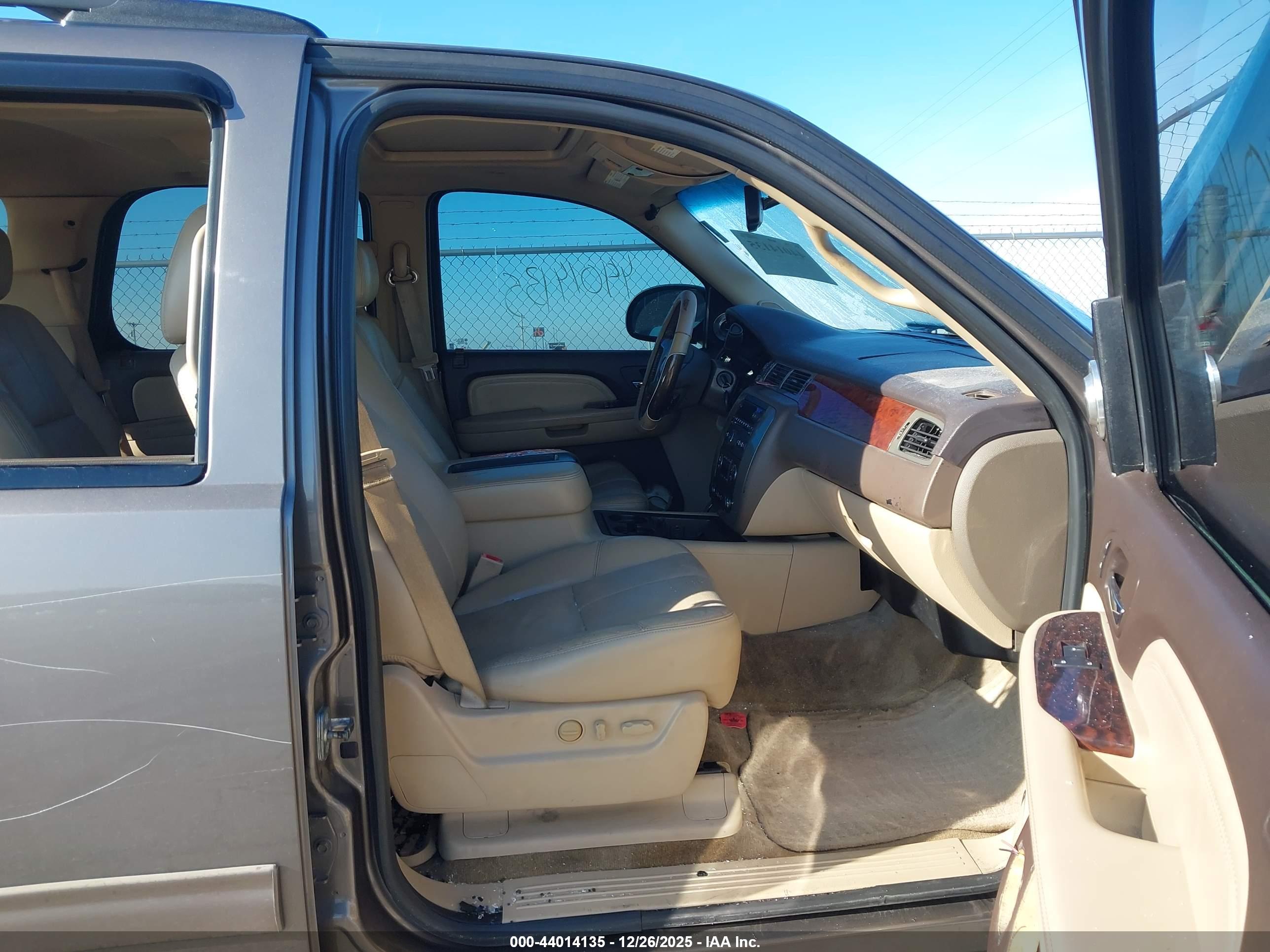 GMC YUKON image 5